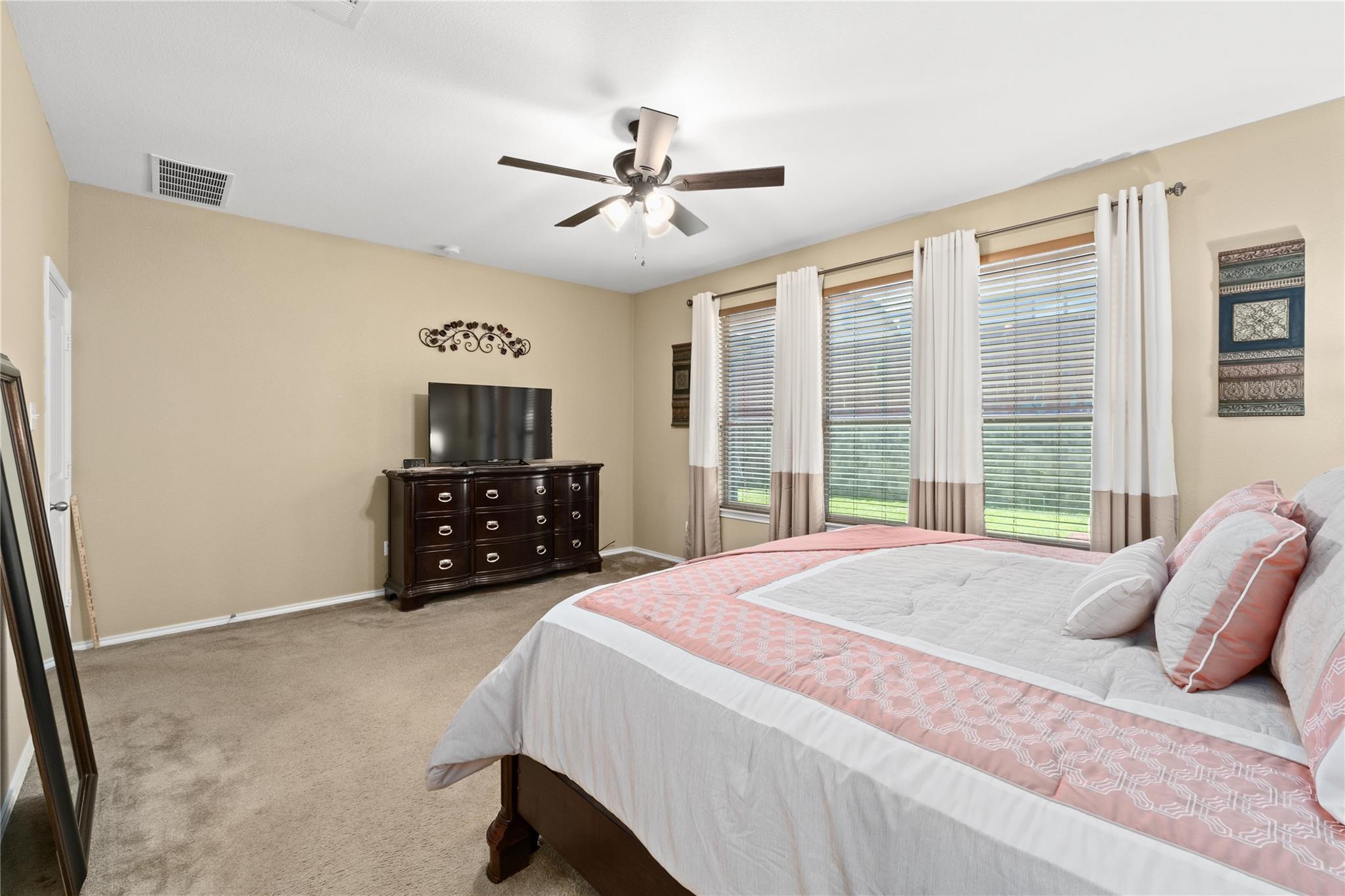 600 Gina Dr, Kyle, TX 78640