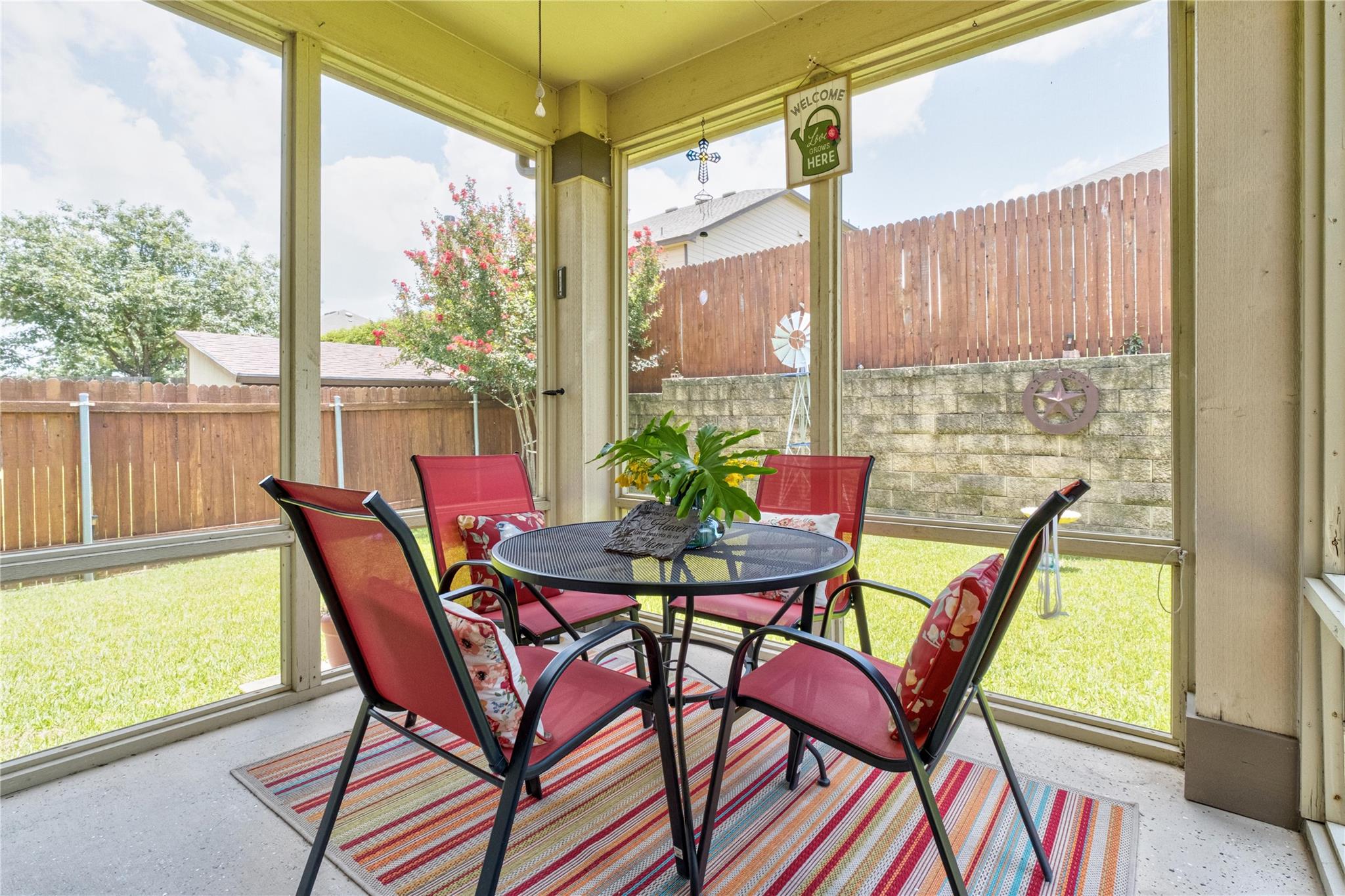 600 Gina Dr, Kyle, TX 78640