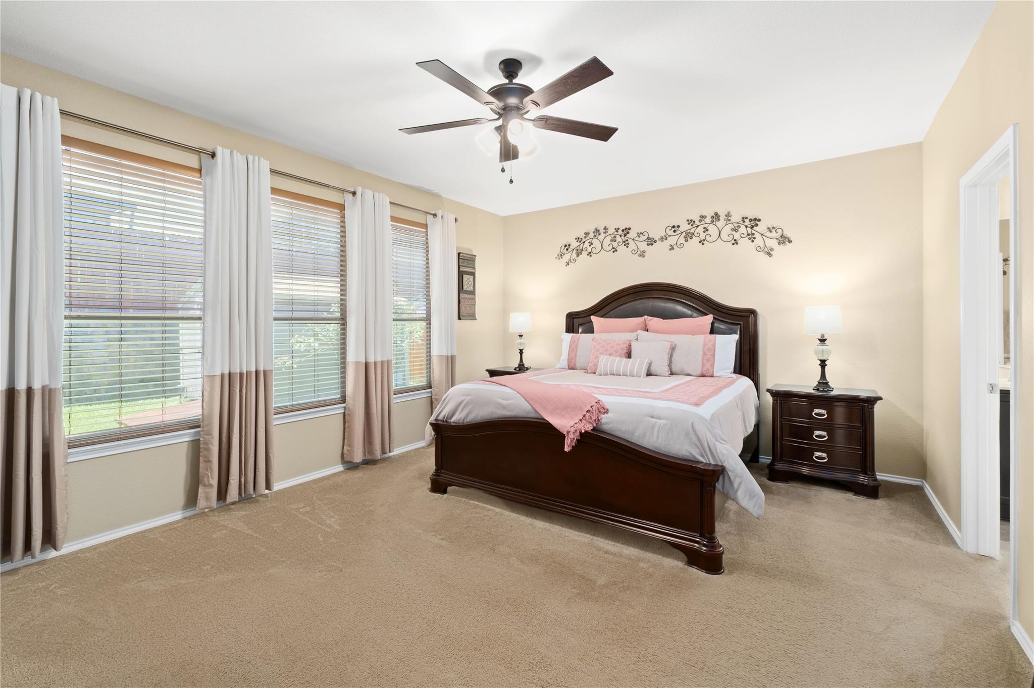 600 Gina Dr, Kyle, TX 78640