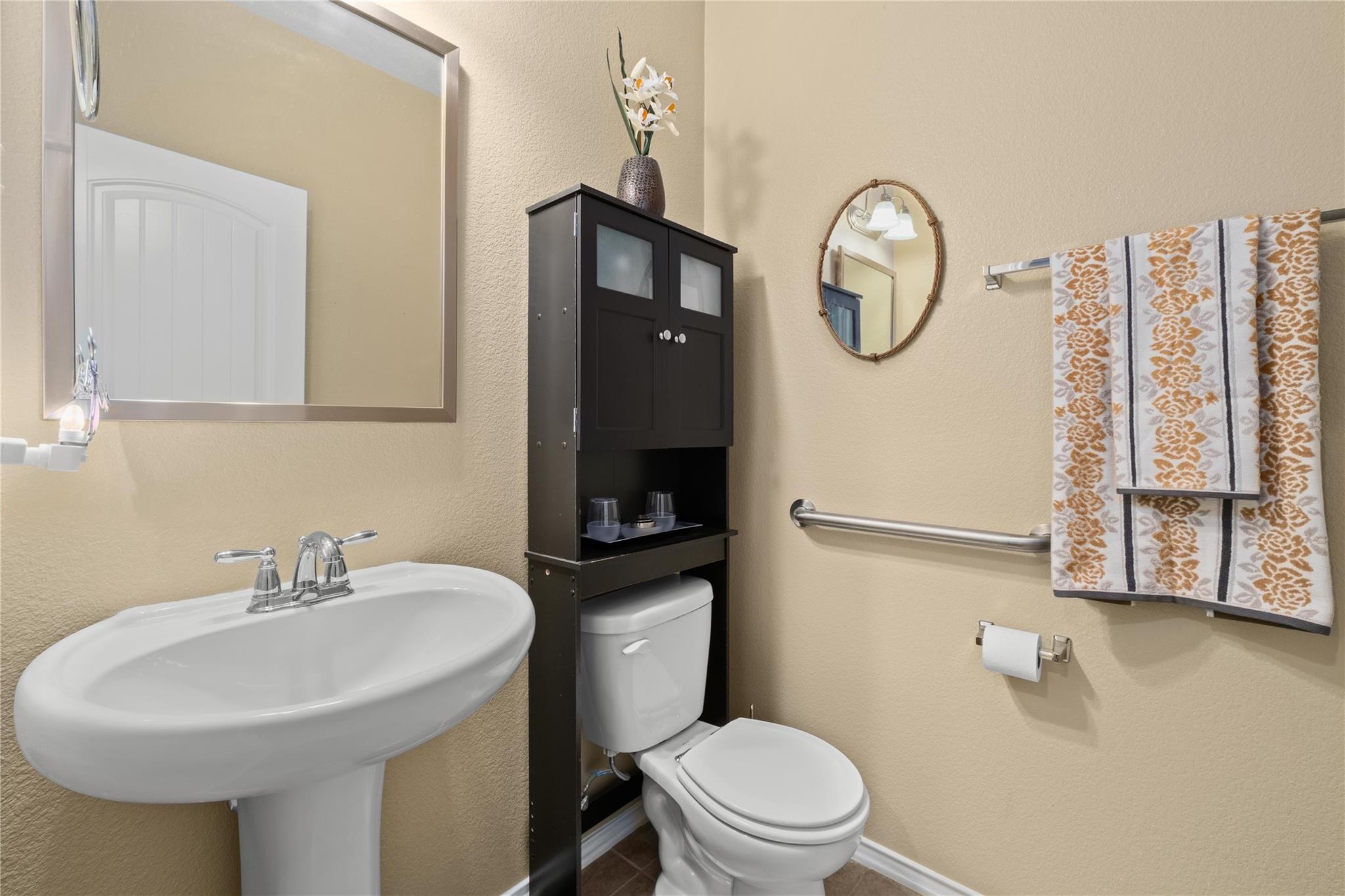 600 Gina Dr, Kyle, TX 78640