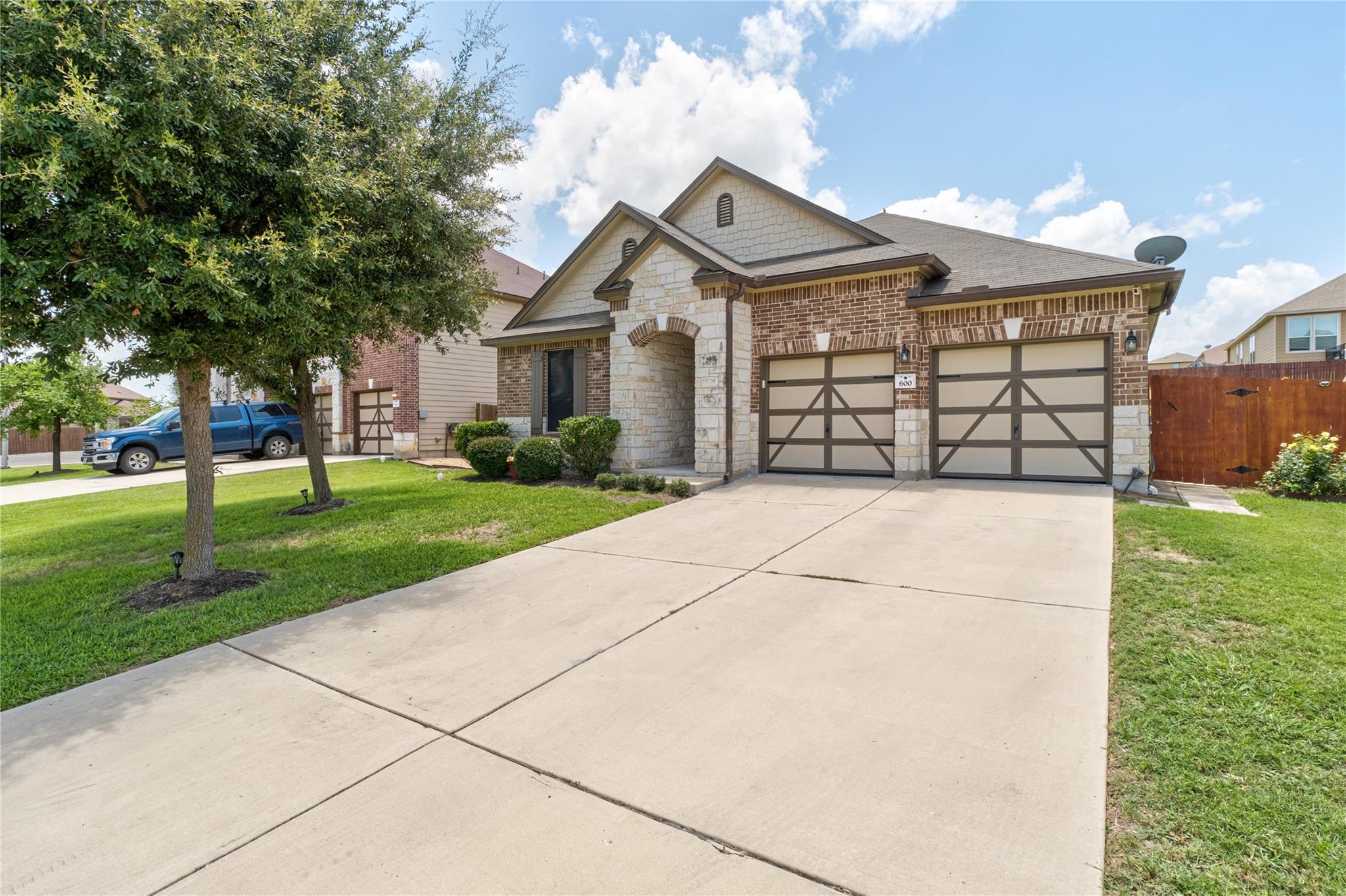 600 Gina Dr, Kyle, TX 78640