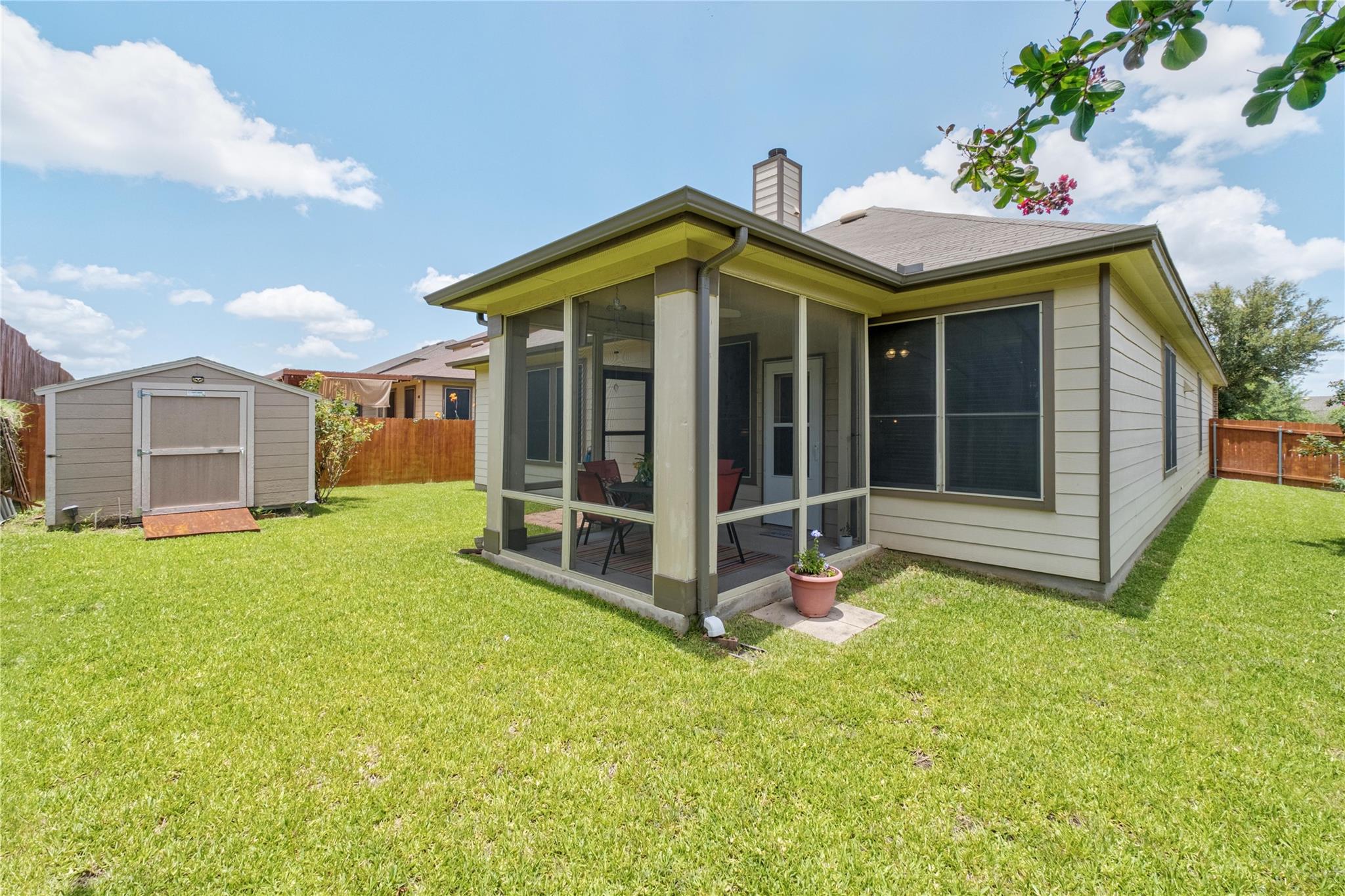 600 Gina Dr, Kyle, TX 78640