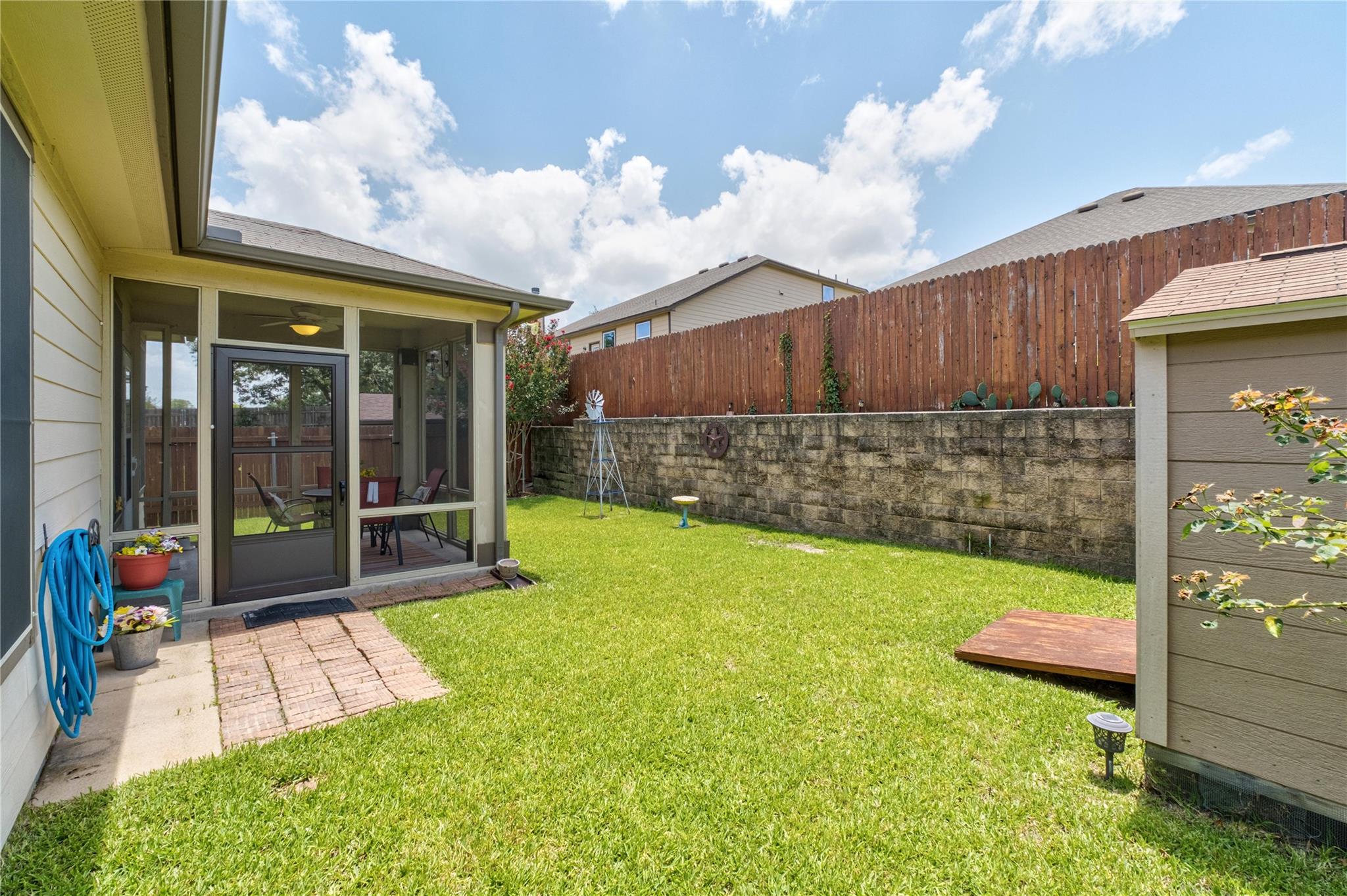 600 Gina Dr, Kyle, TX 78640