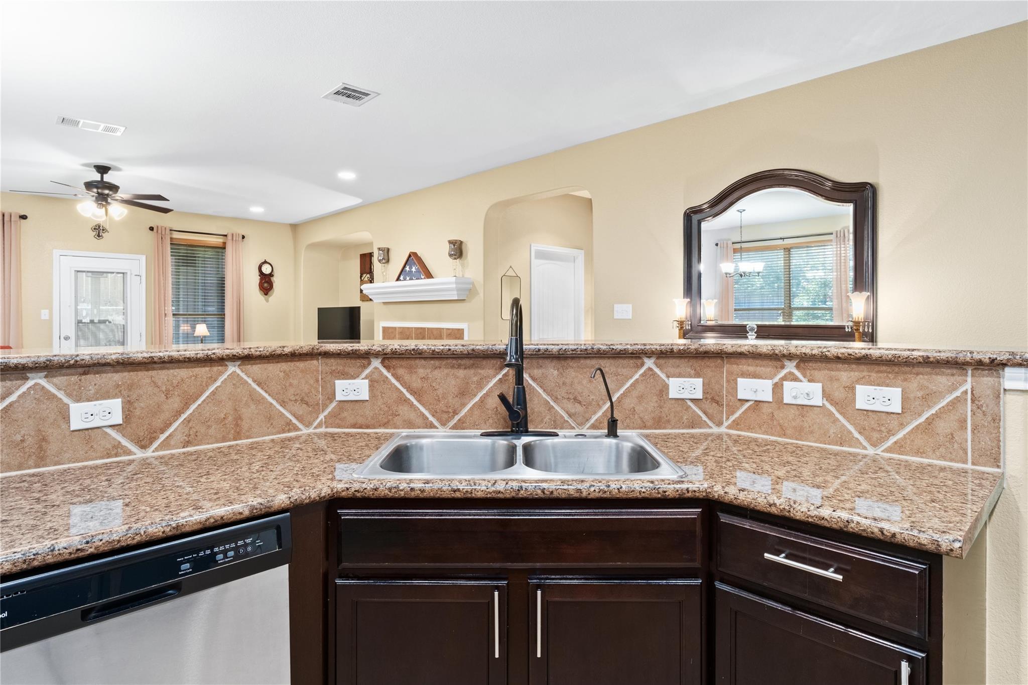 600 Gina Dr, Kyle, TX 78640