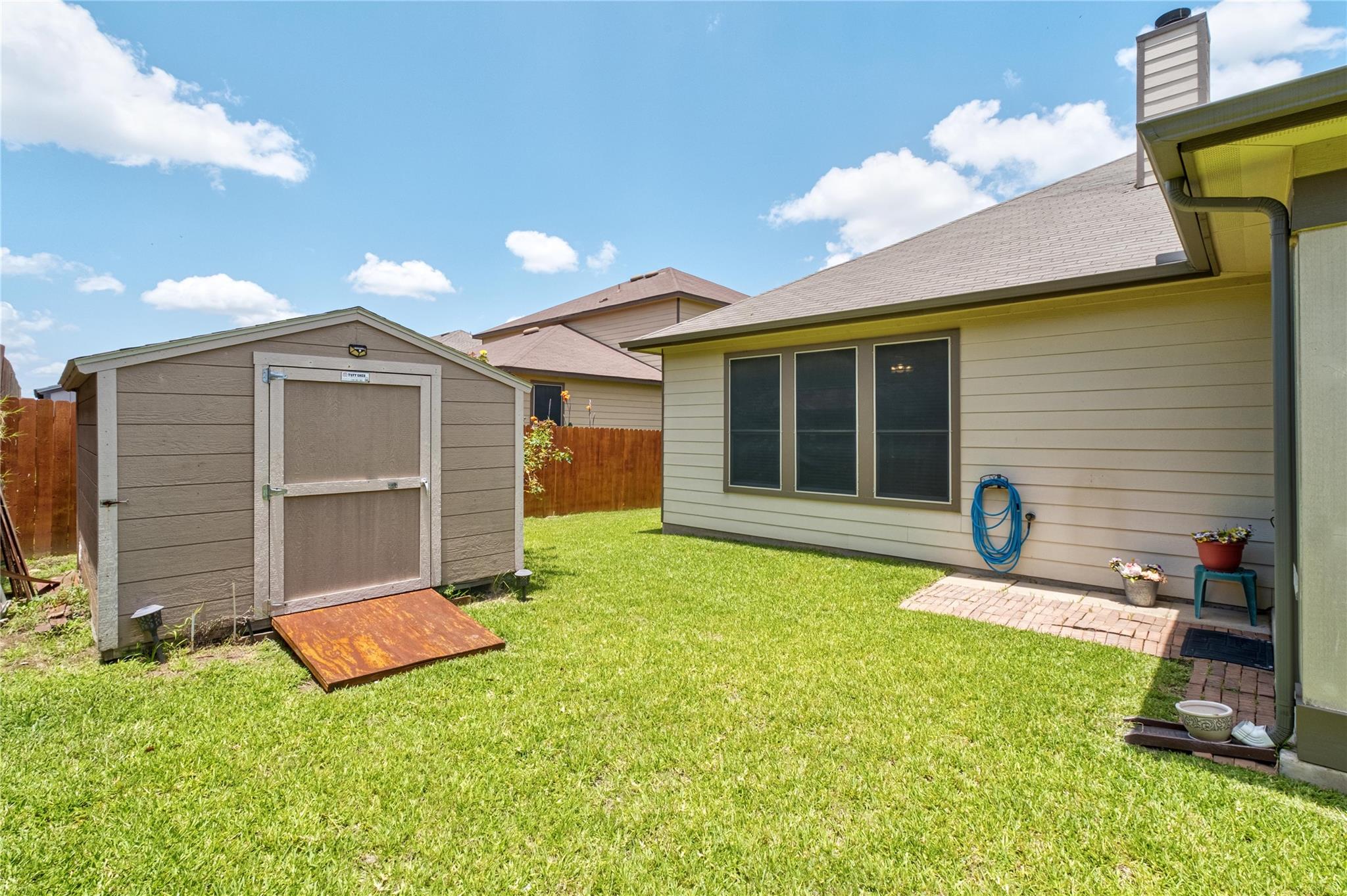 600 Gina Dr, Kyle, TX 78640