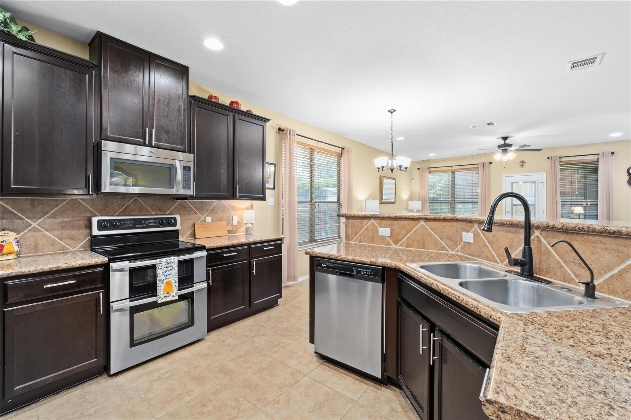 600 Gina Dr, Kyle, TX 78640