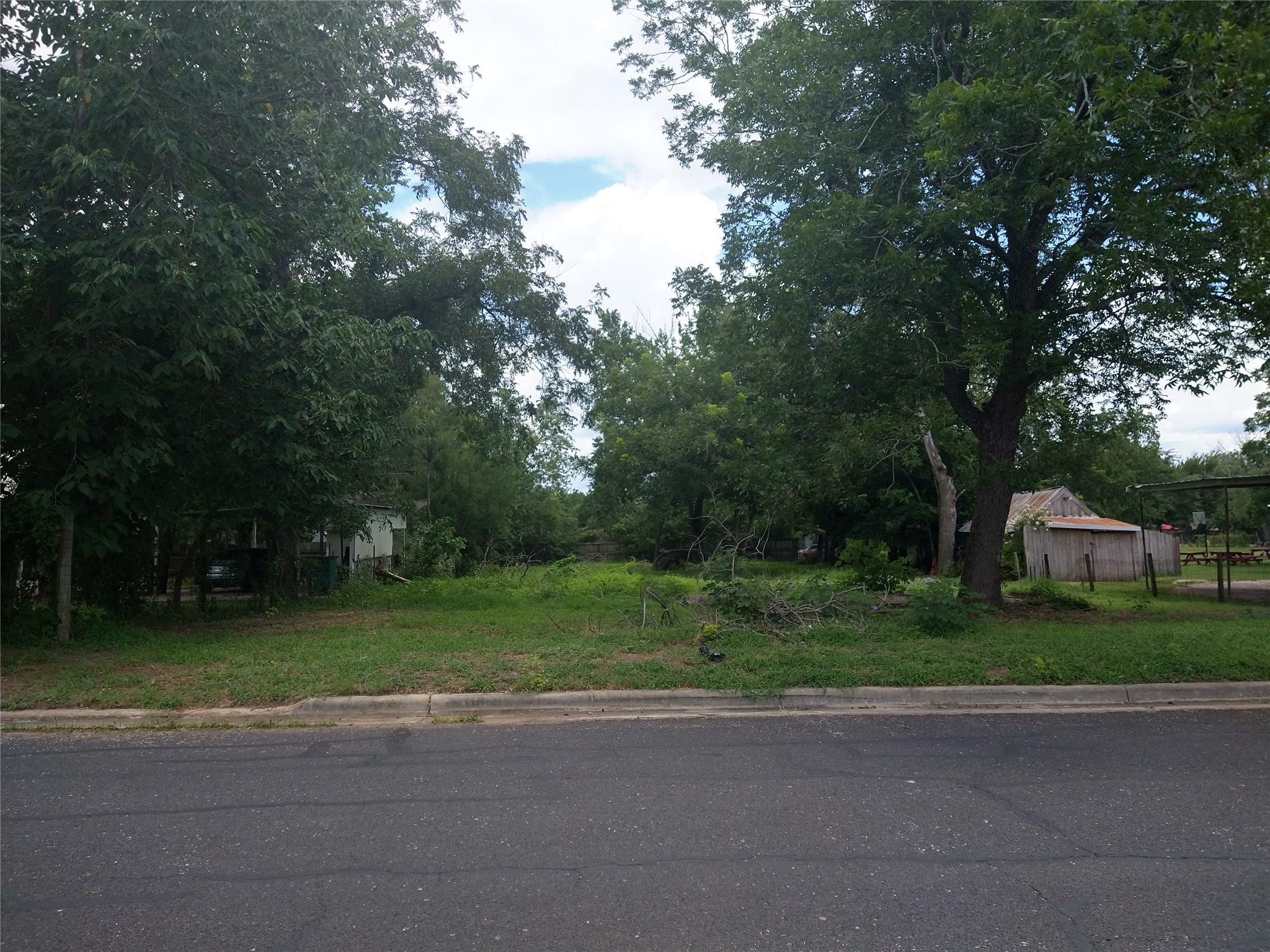 409 W Brenham St, Elgin, TX 78621