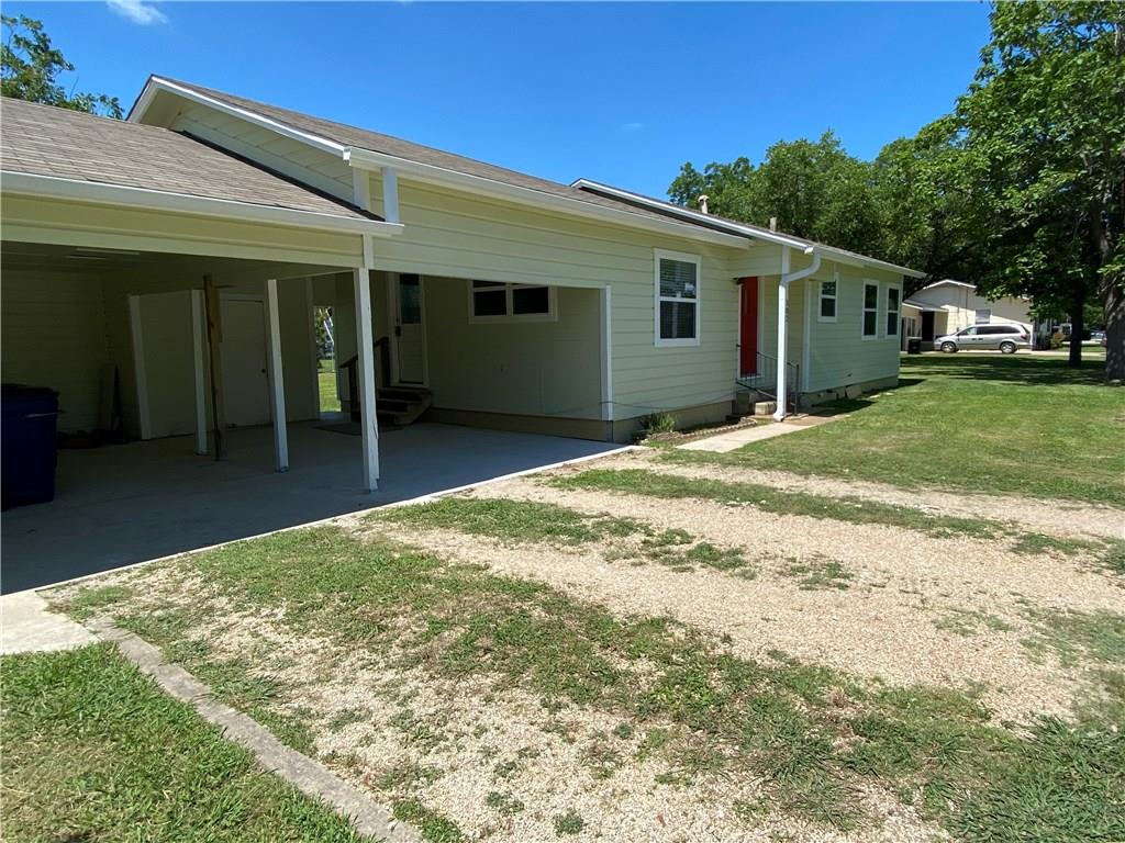 102 E Live Oak St, Hutto, TX 78634