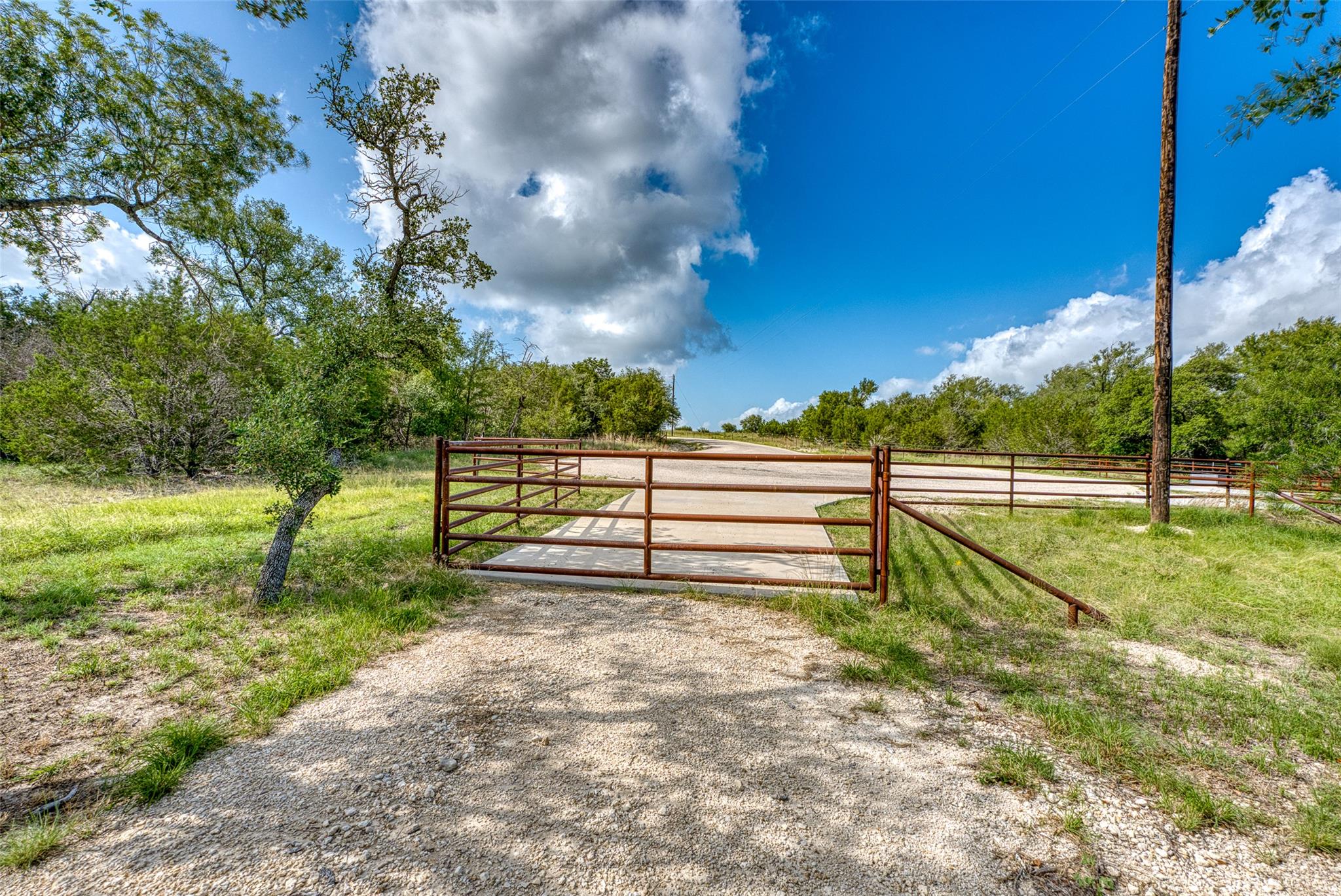 191 Pivot Cir, Briggs, TX 78608