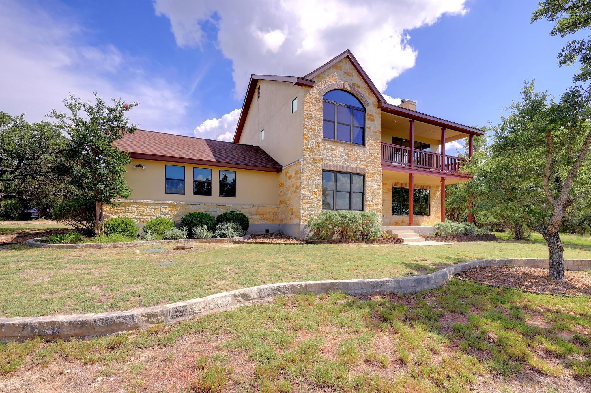 995 Cielo Springs Dr, Blanco, TX 78606