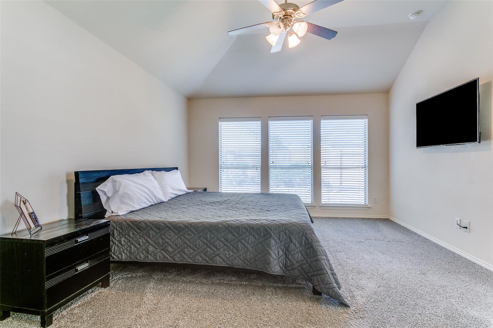 2044 Shore Breeze Dr, Pearland, TX 77584