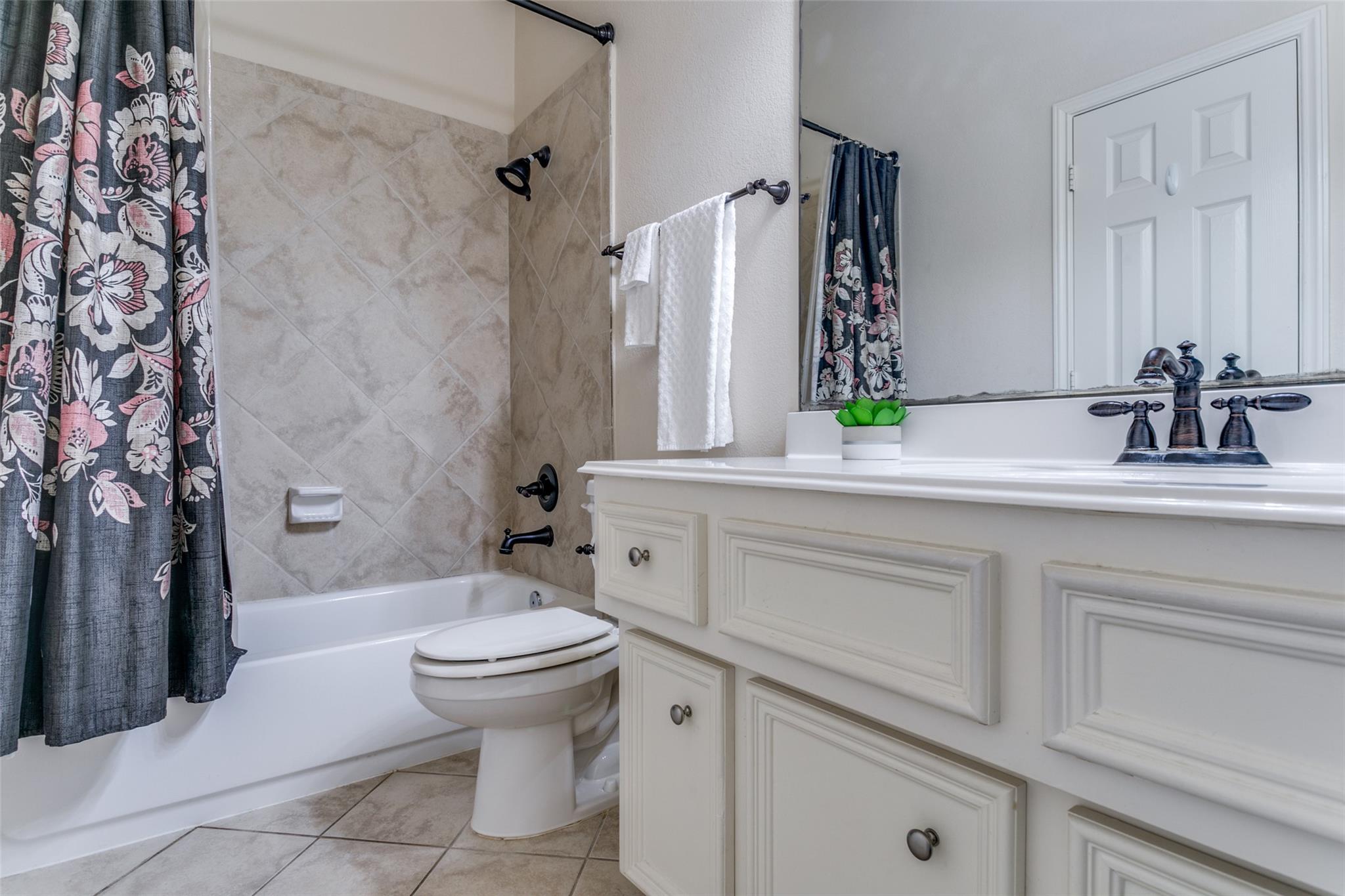 2044 Shore Breeze Dr, Pearland, TX 77584