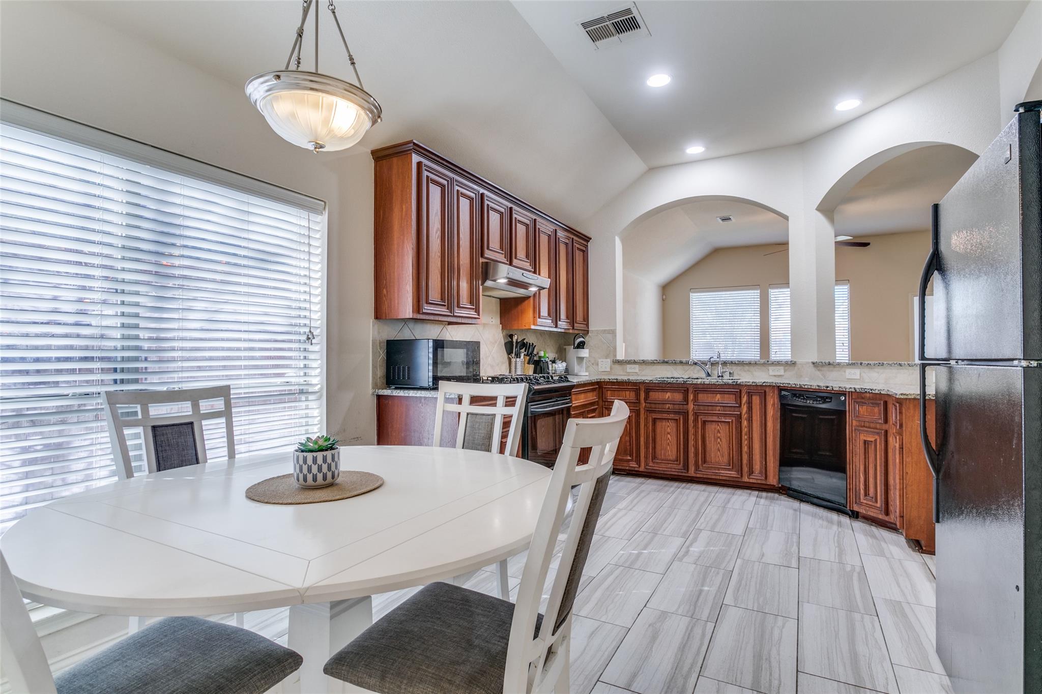 2044 Shore Breeze Dr, Pearland, TX 77584