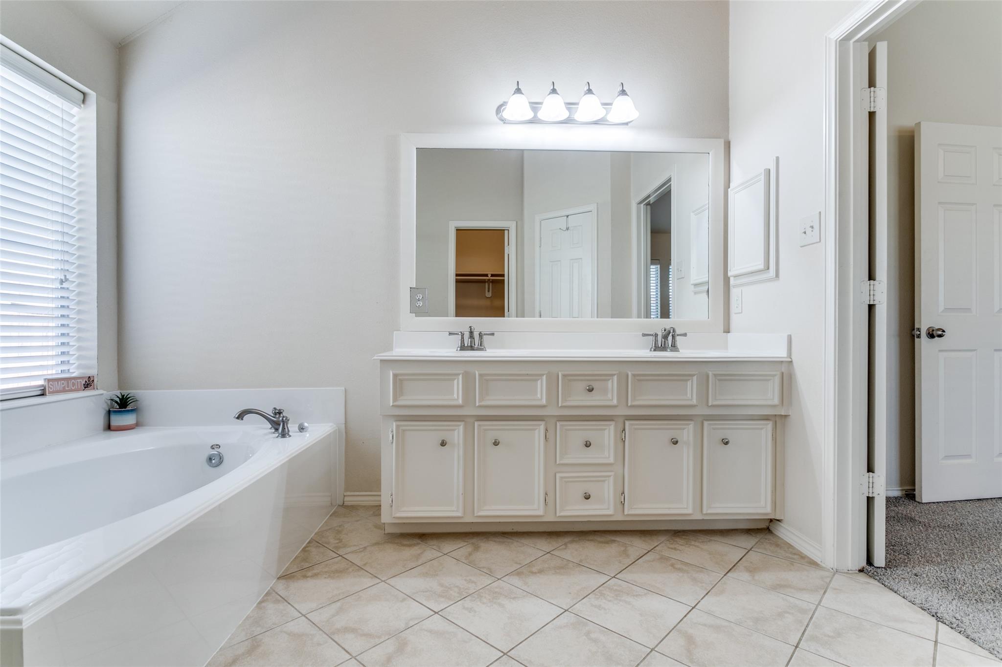 2044 Shore Breeze Dr, Pearland, TX 77584