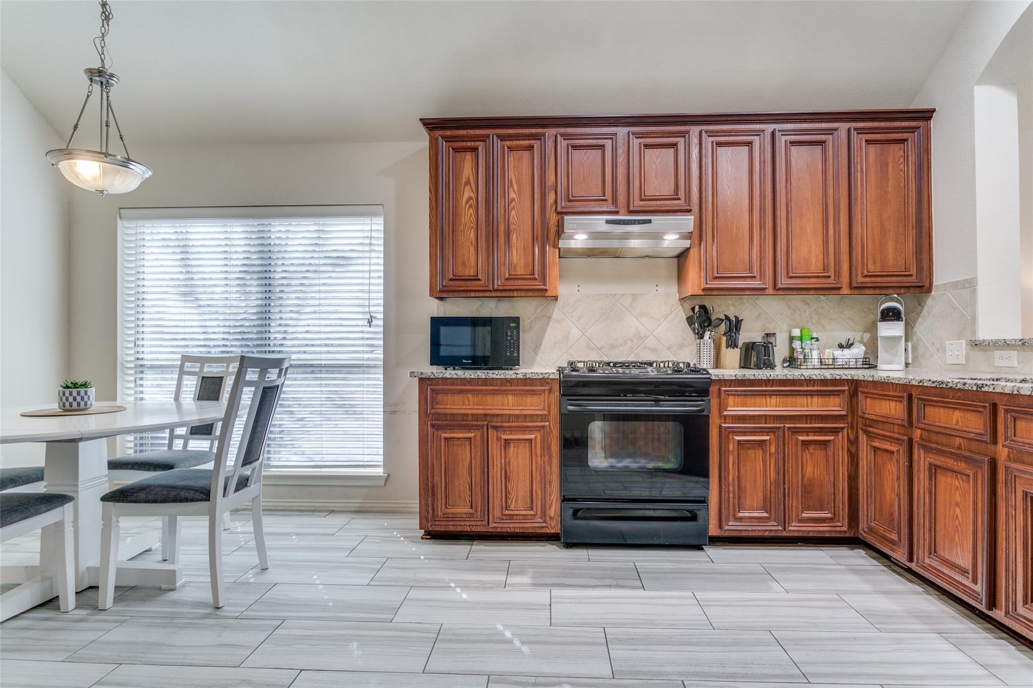 2044 Shore Breeze Dr, Pearland, TX 77584