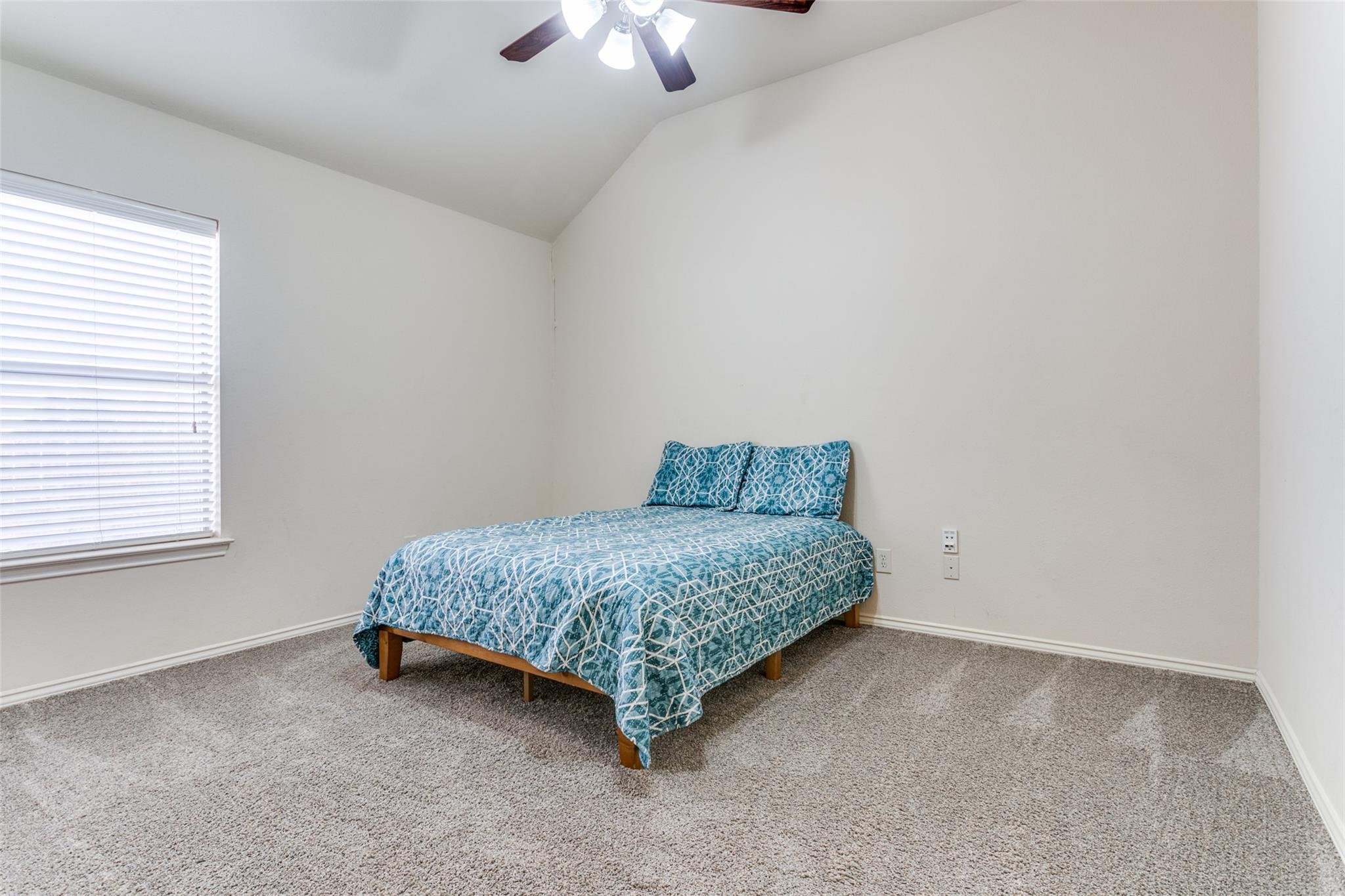 2044 Shore Breeze Dr, Pearland, TX 77584