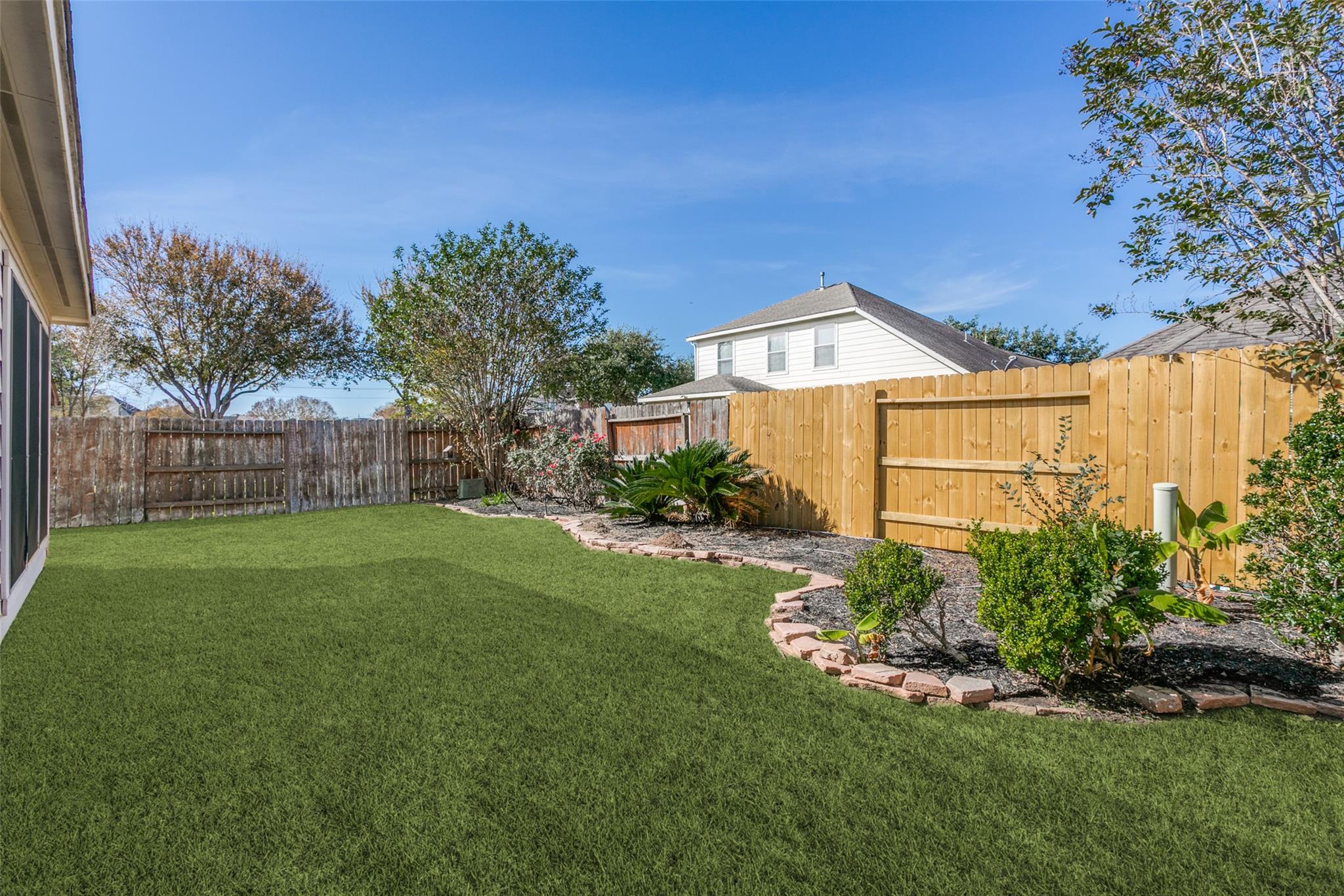 2044 Shore Breeze Dr, Pearland, TX 77584