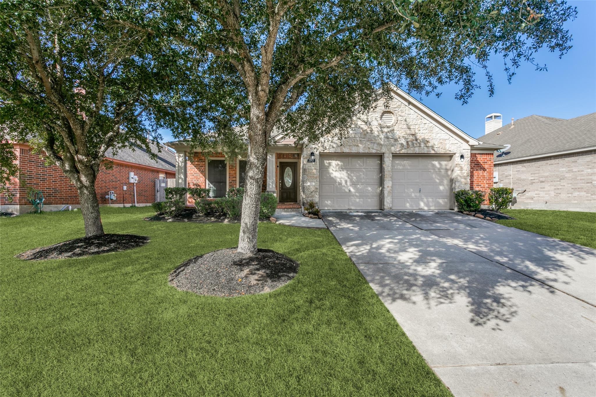 2044 Shore Breeze Dr, Pearland, TX 77584