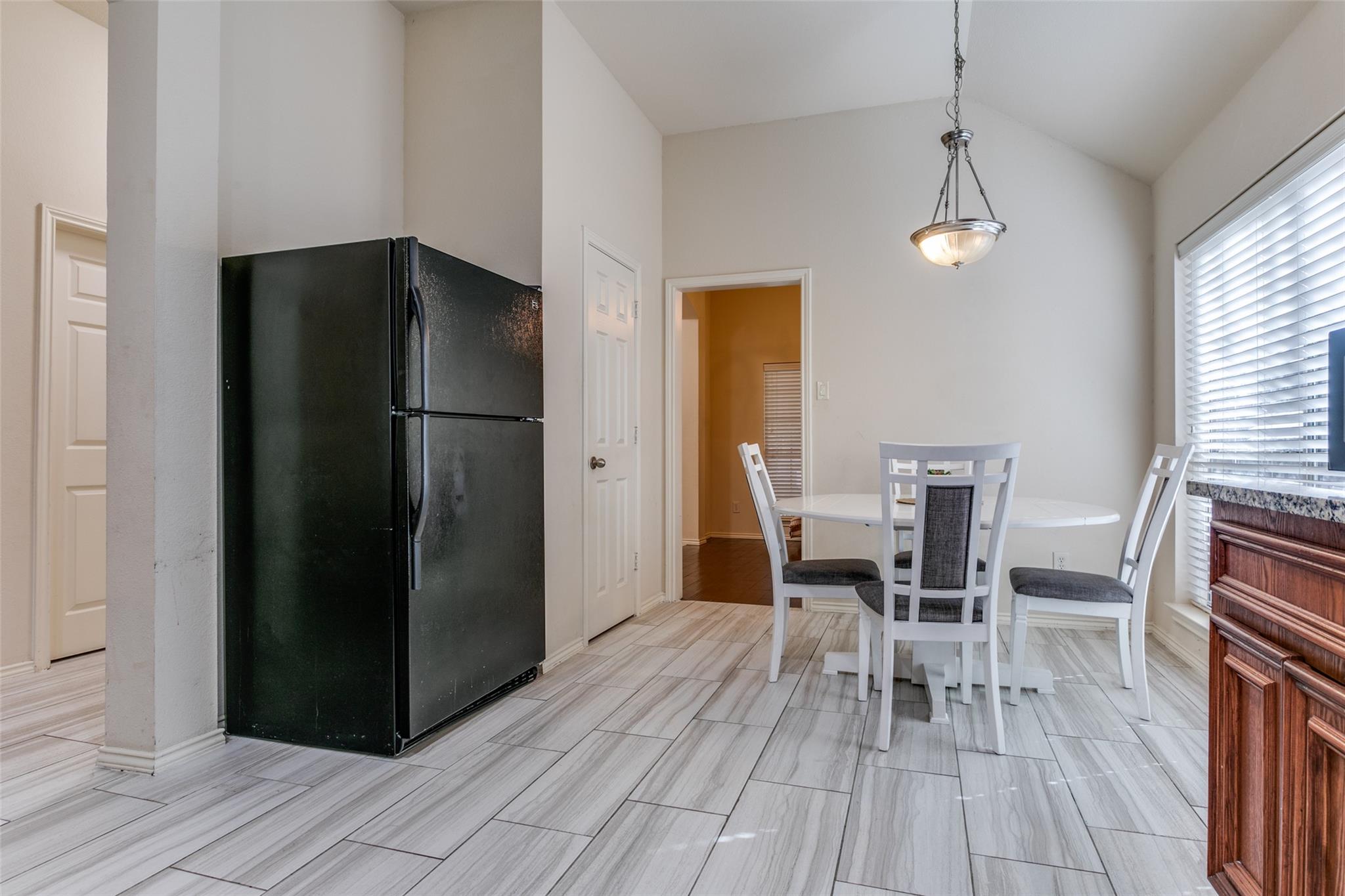 2044 Shore Breeze Dr, Pearland, TX 77584