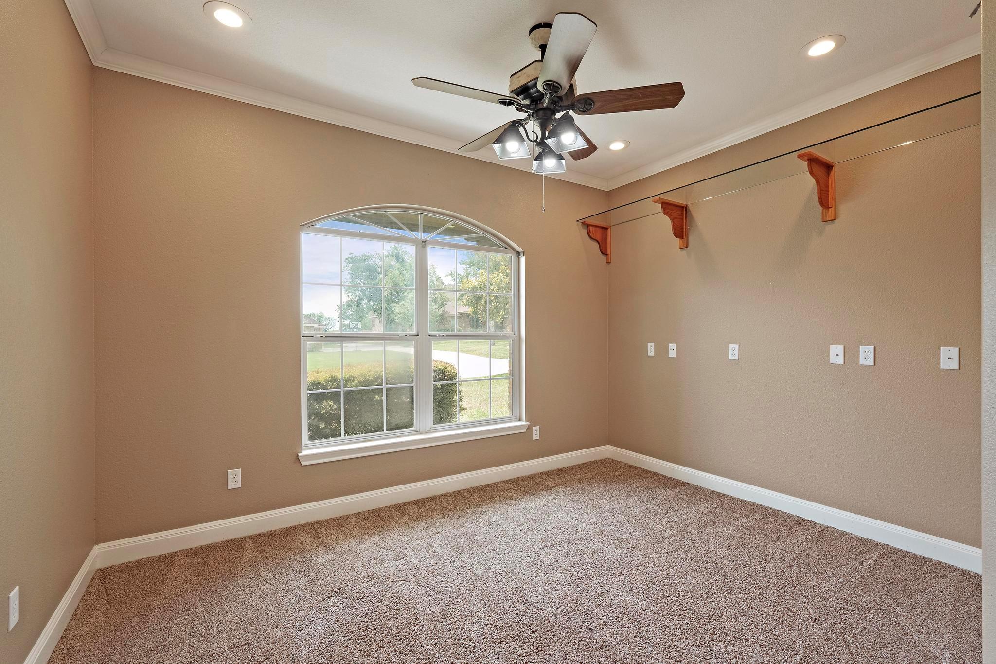 1806 Carey Ave, Taylor, TX 76574