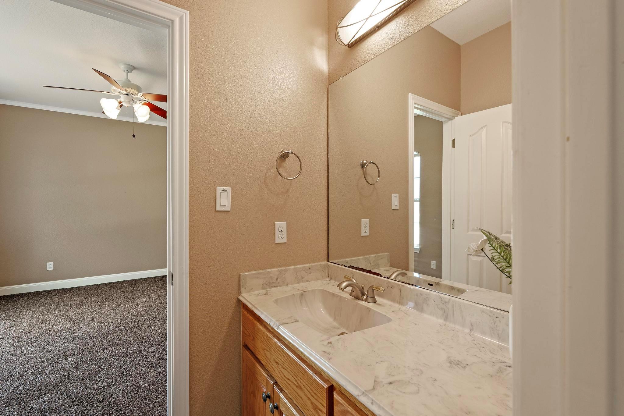 1806 Carey Ave, Taylor, TX 76574