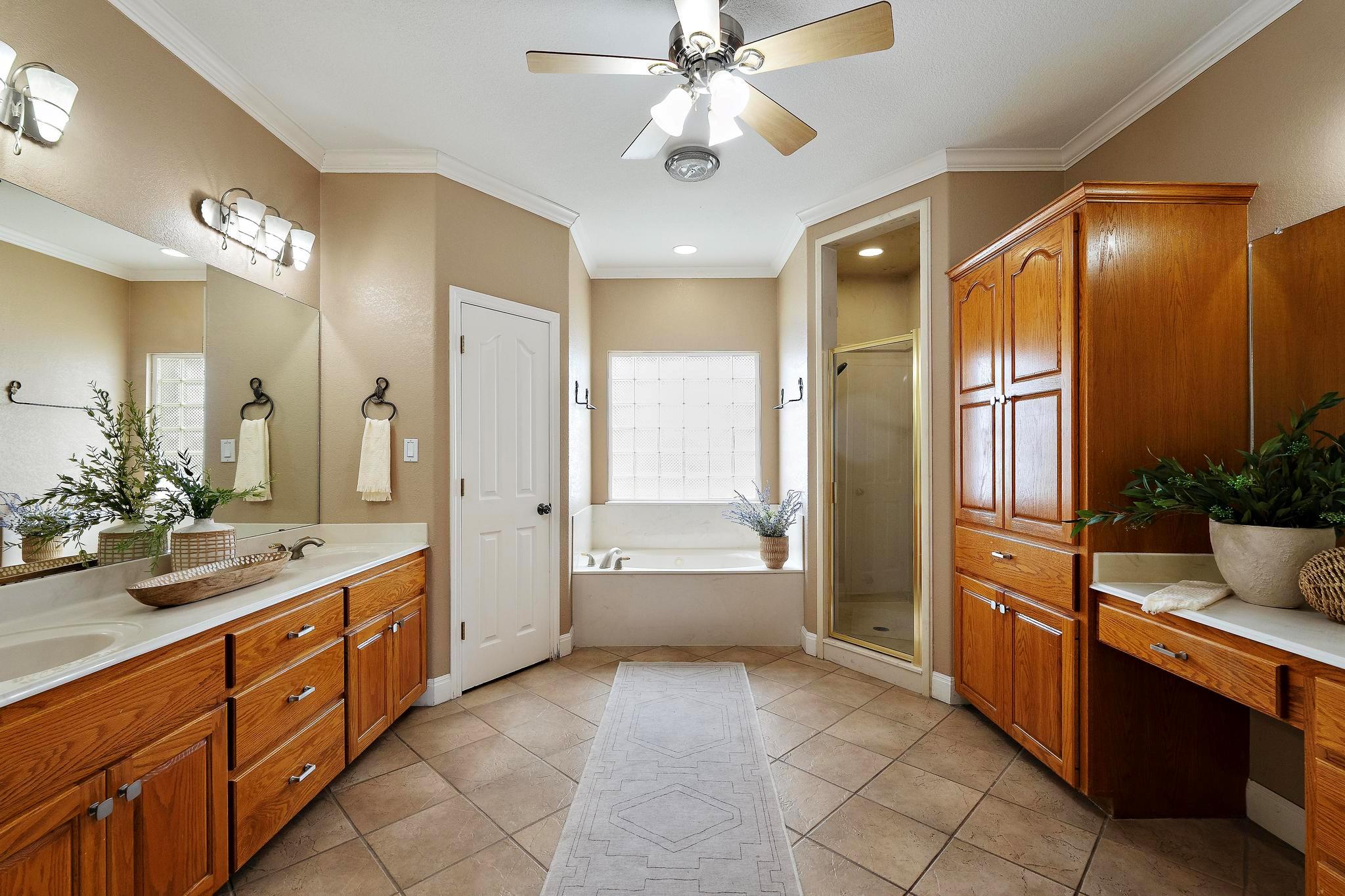 1806 Carey Ave, Taylor, TX 76574