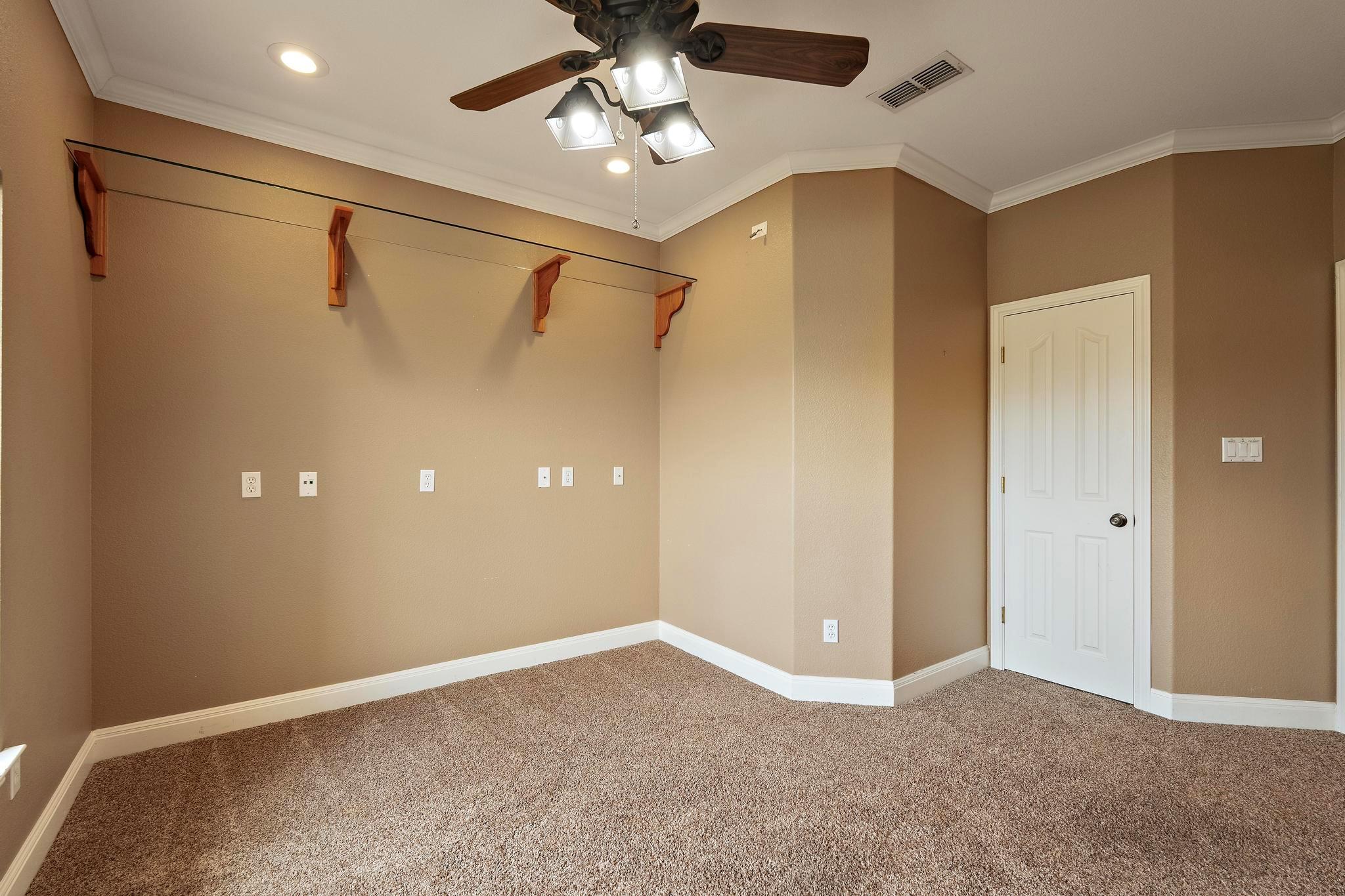 1806 Carey Ave, Taylor, TX 76574