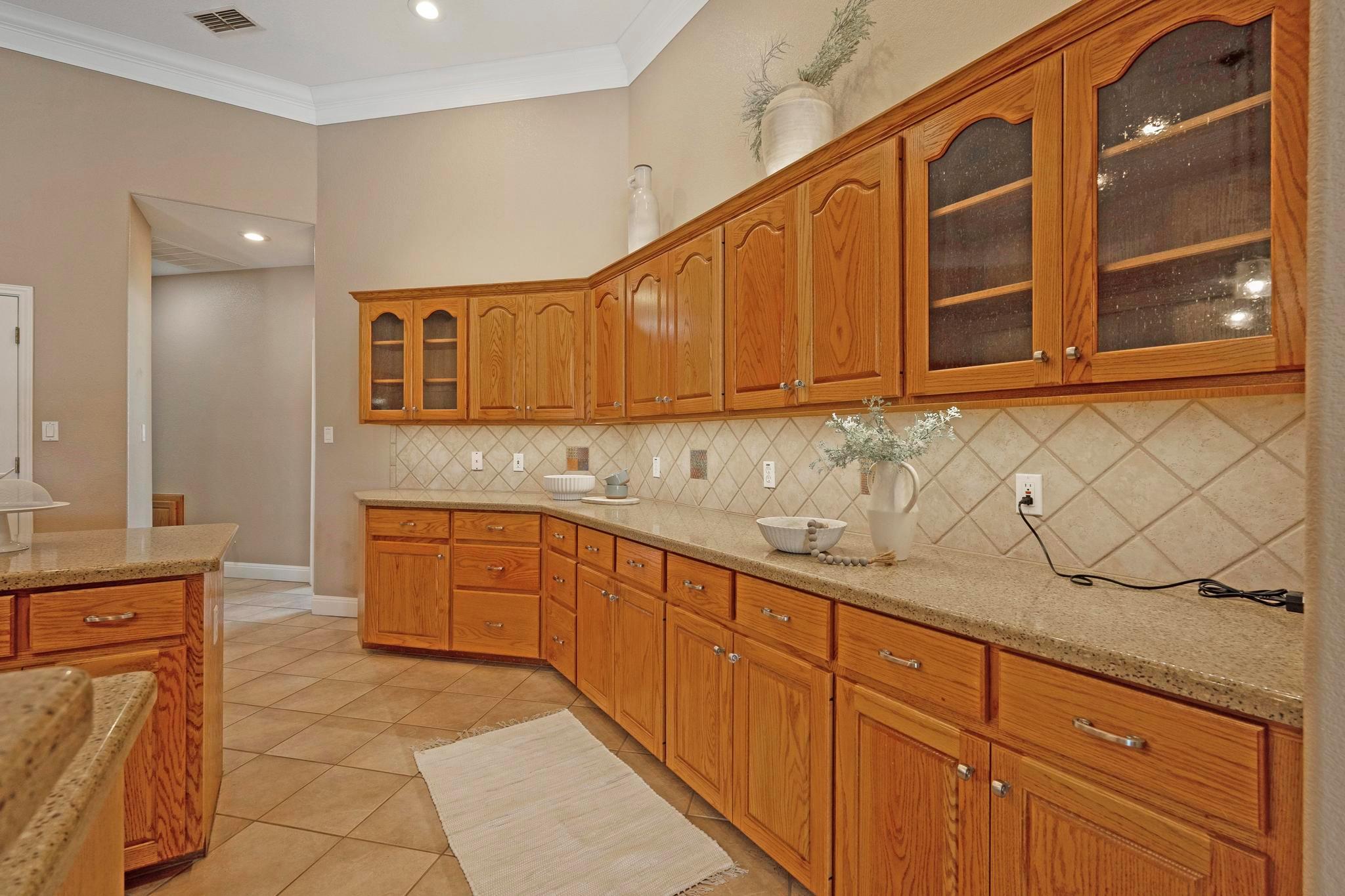 1806 Carey Ave, Taylor, TX 76574