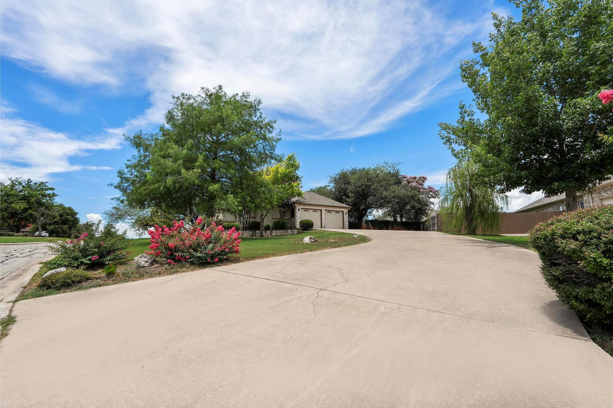 1806 Carey Ave, Taylor, TX 76574
