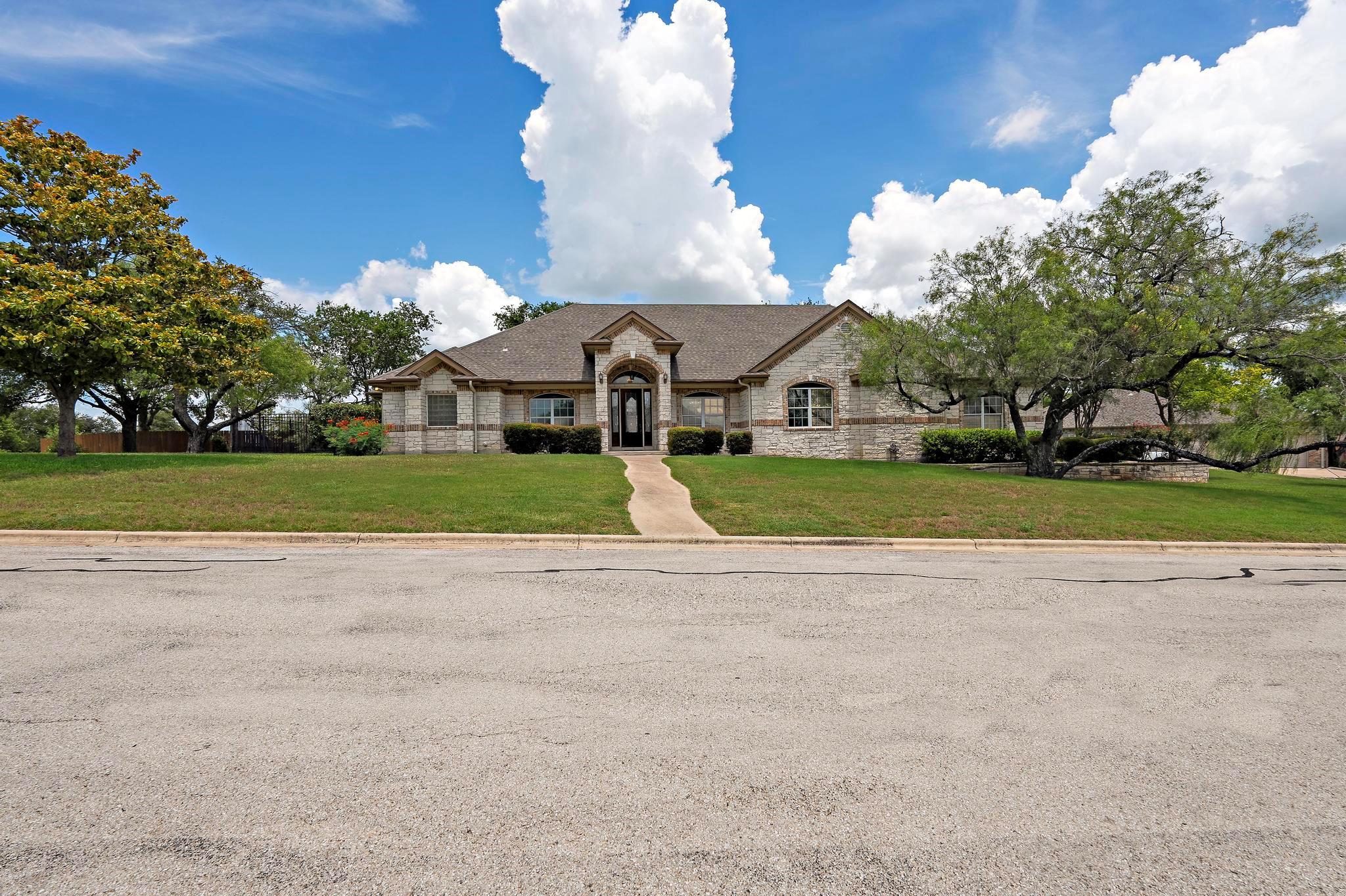 1806 Carey Ave, Taylor, TX 76574