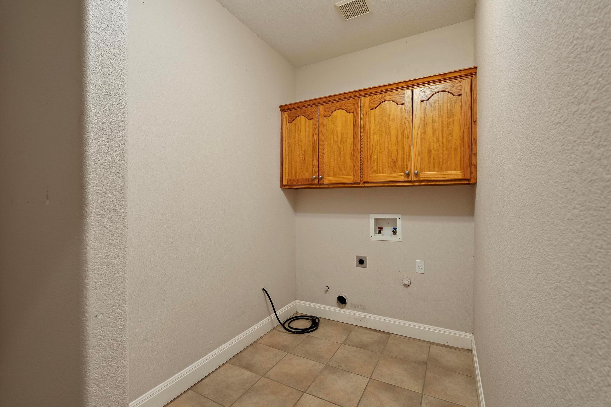 1806 Carey Ave, Taylor, TX 76574