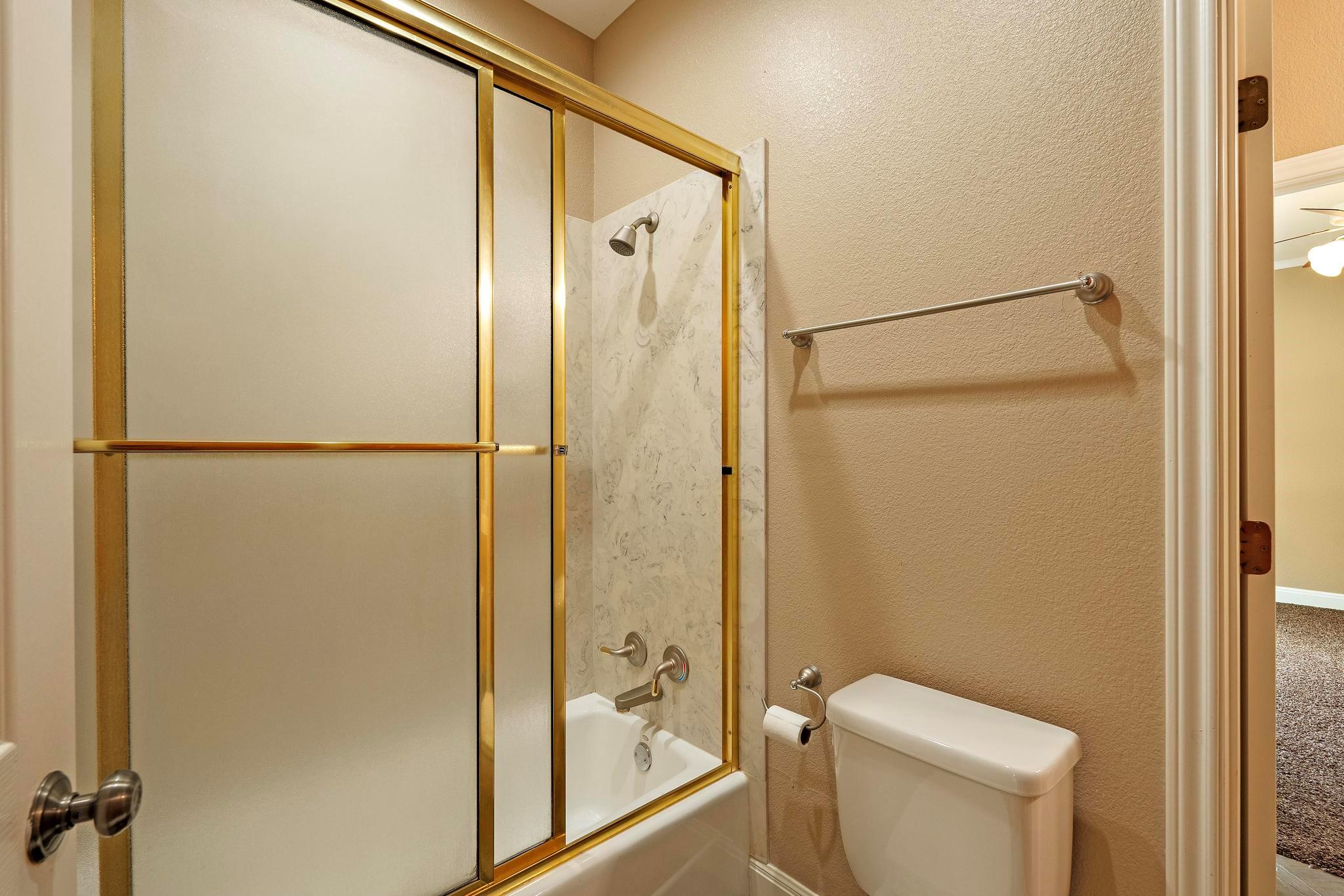 1806 Carey Ave, Taylor, TX 76574