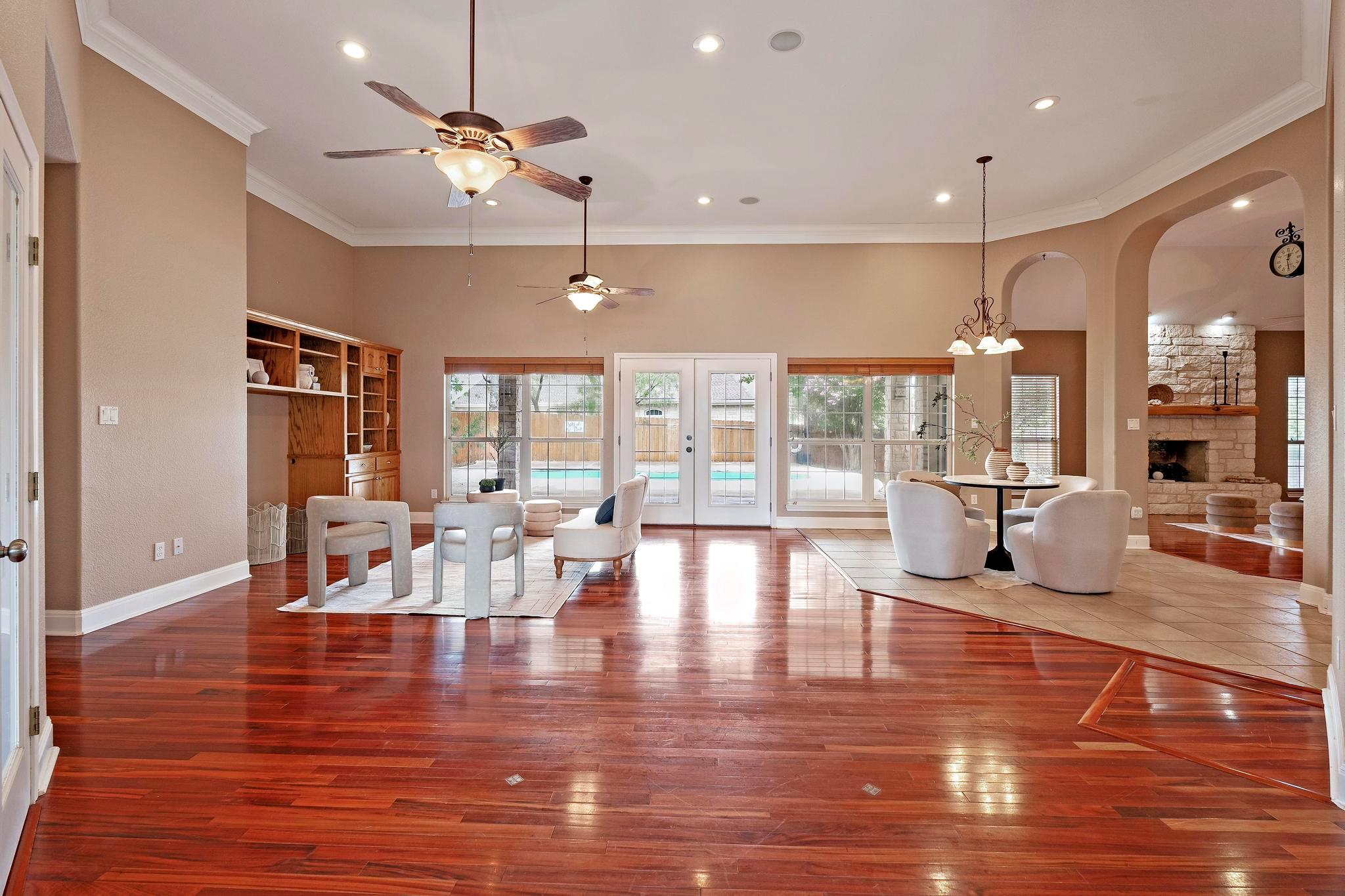 1806 Carey Ave, Taylor, TX 76574