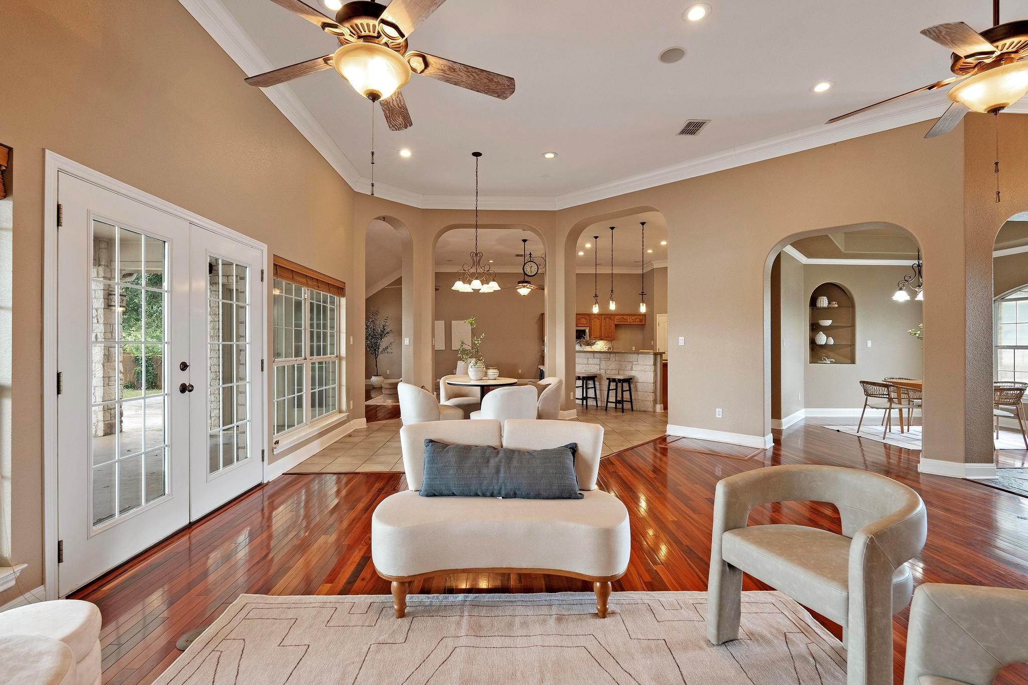1806 Carey Ave, Taylor, TX 76574