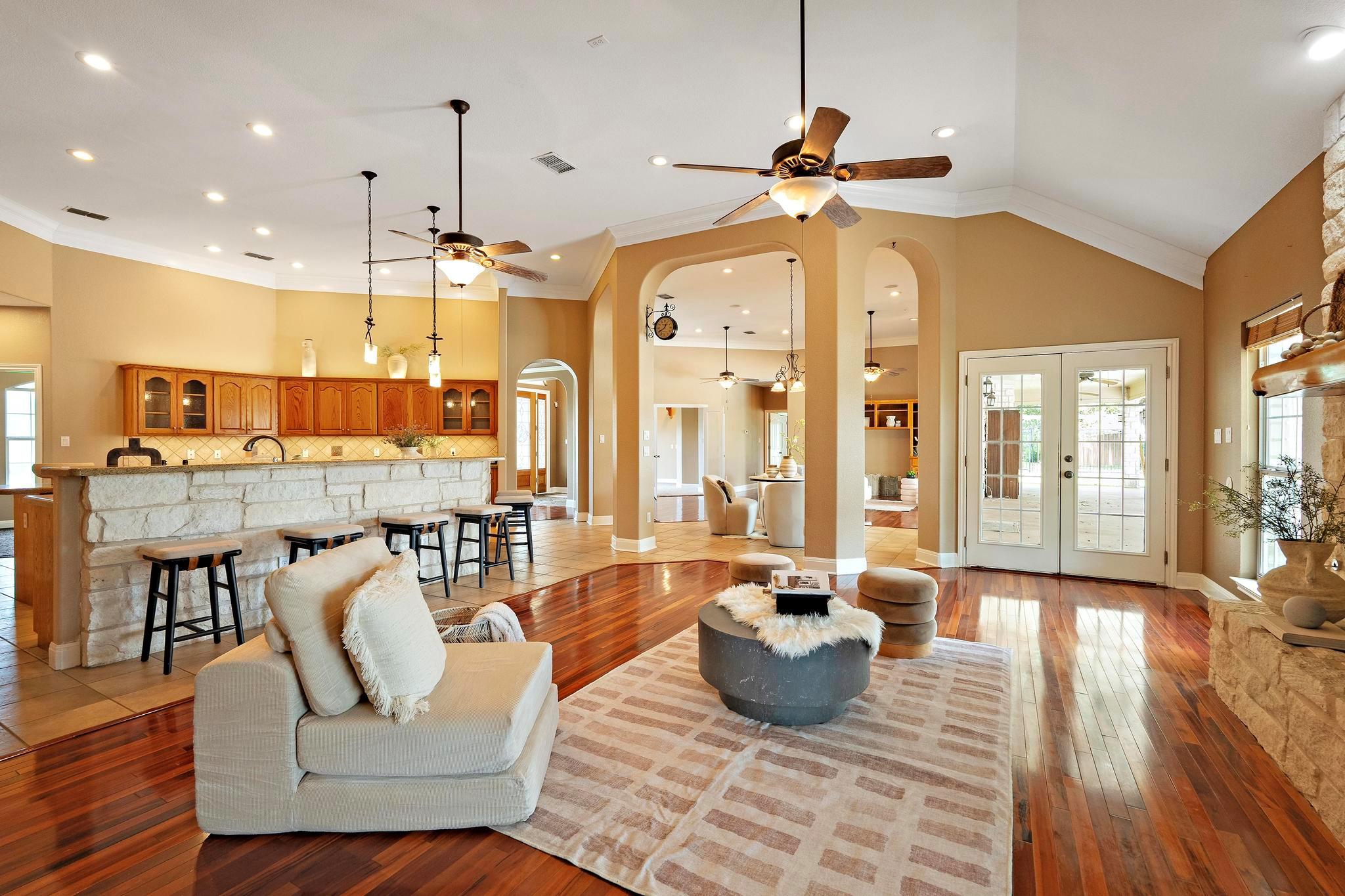 1806 Carey Ave, Taylor, TX 76574