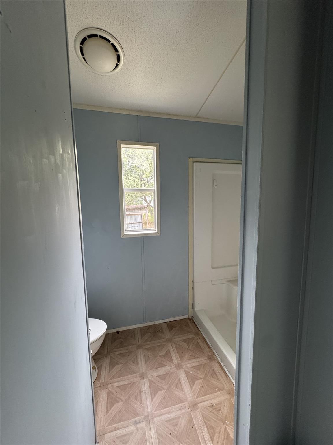 1001 Merinel Ln, Rockport, TX 78382