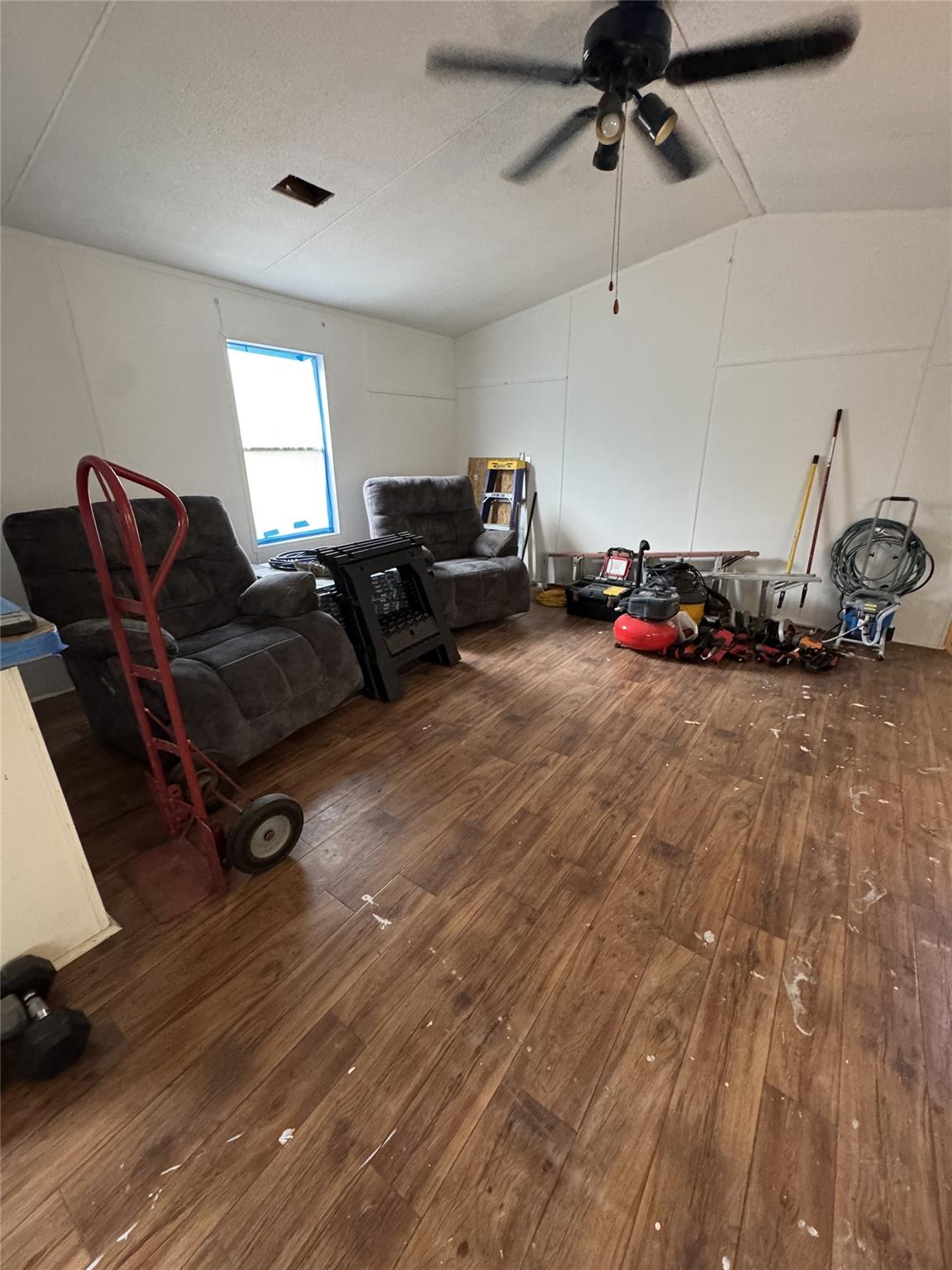 1001 Merinel Ln, Rockport, TX 78382