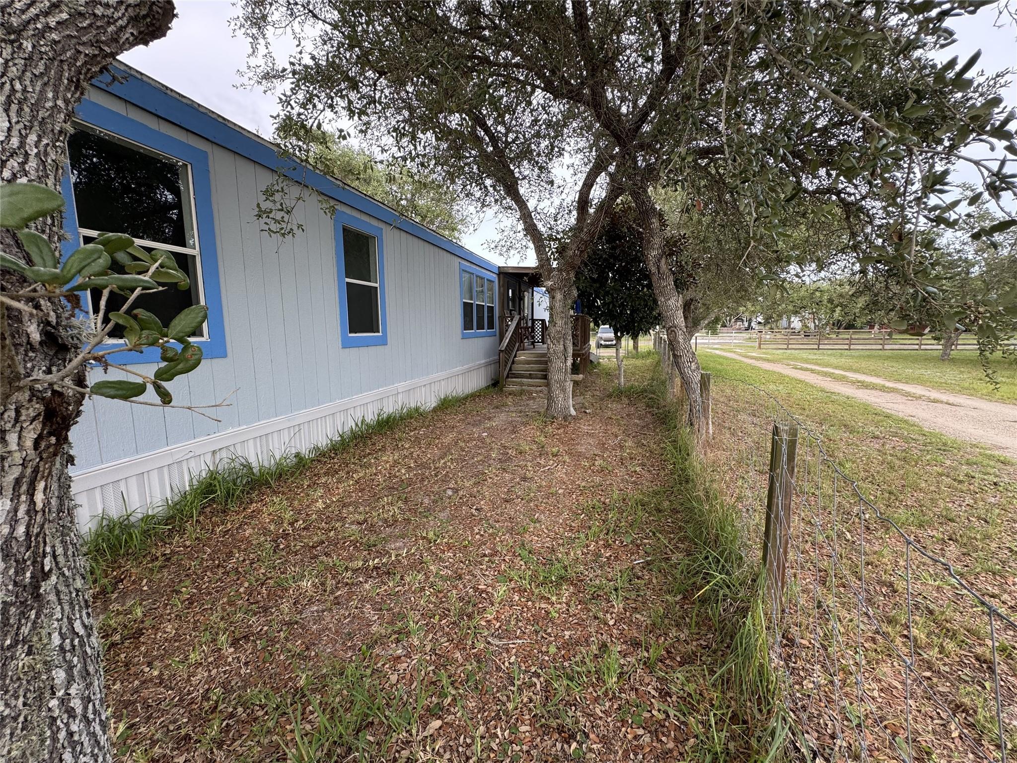 1001 Merinel Ln, Rockport, TX 78382