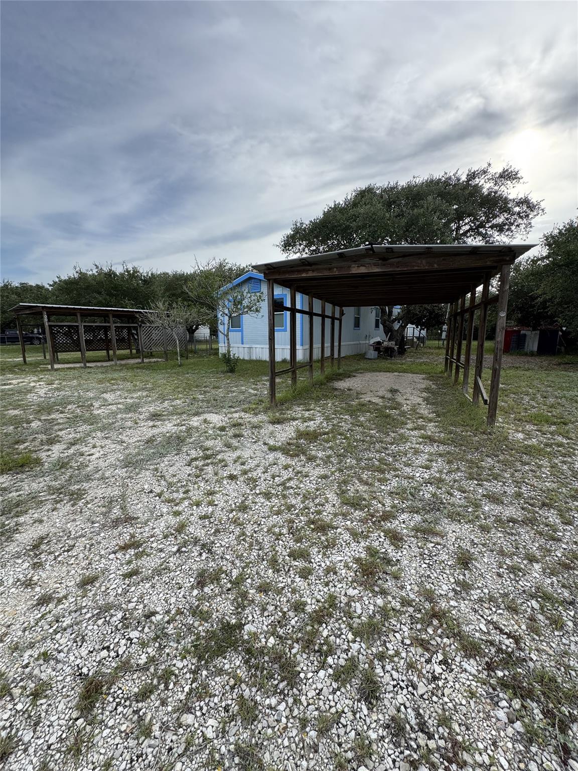 1001 Merinel Ln, Rockport, TX 78382