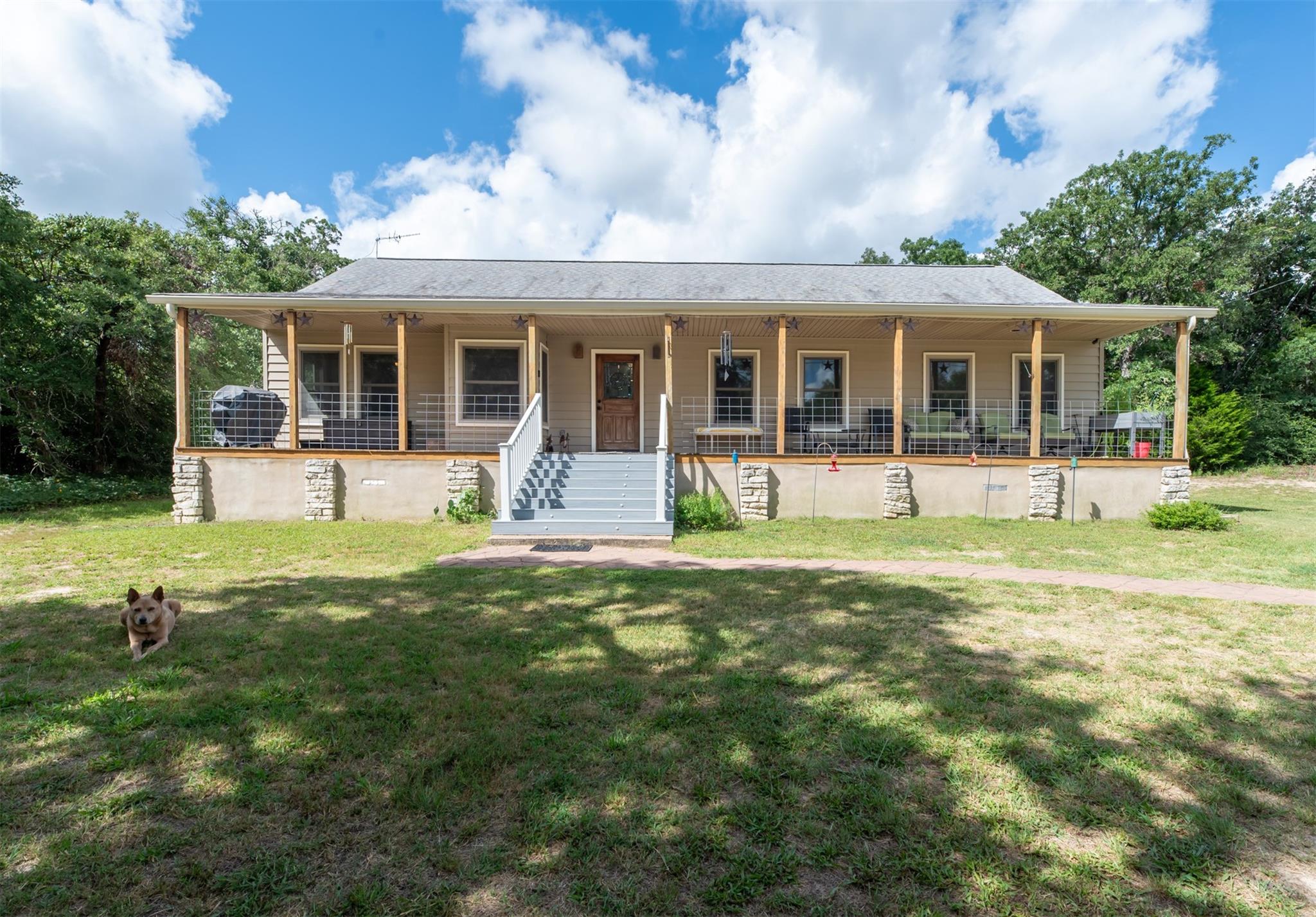 194 Elgin Woods Ln, Elgin, TX 78621