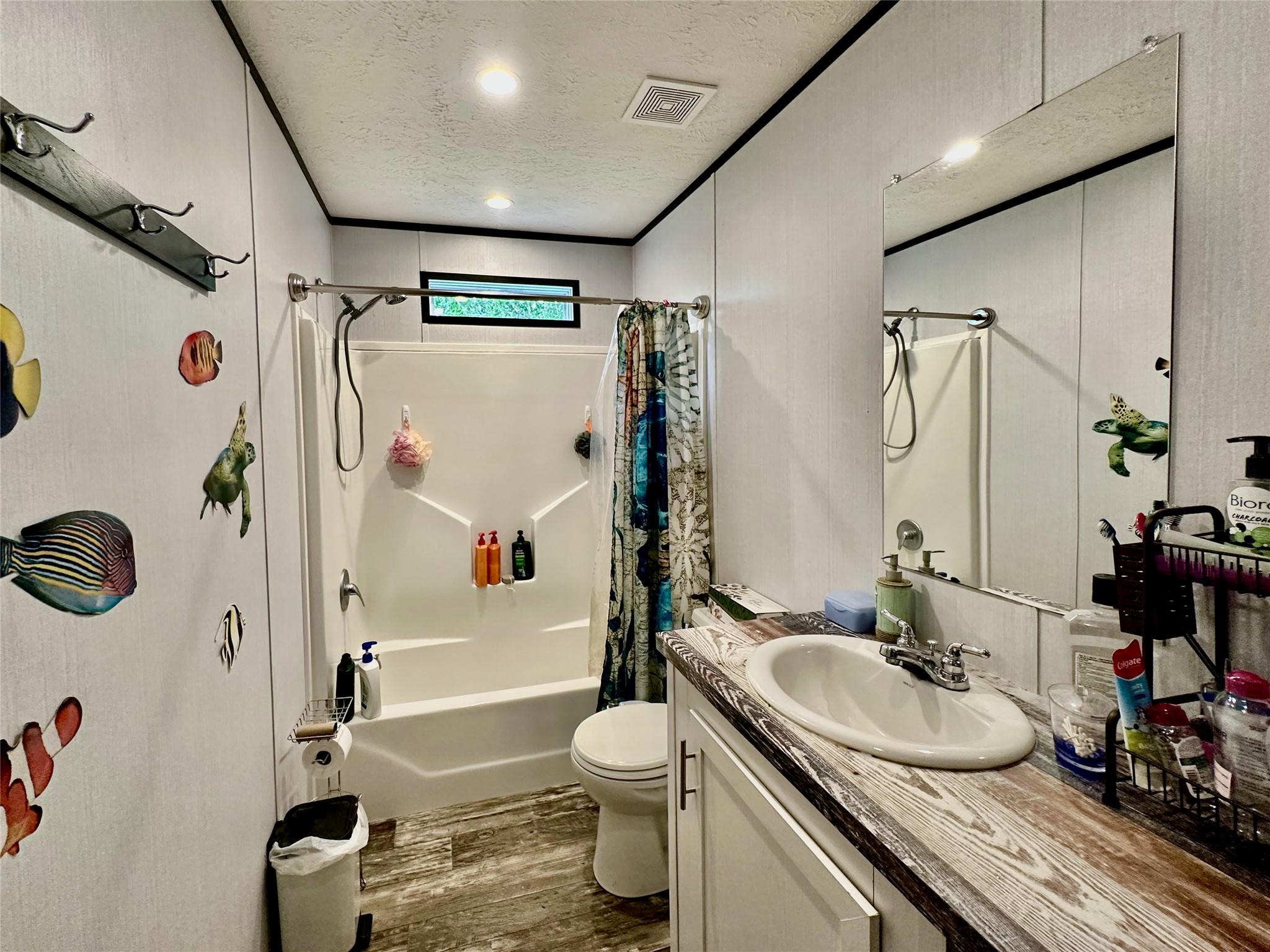 815 Track Rd, Dale, TX 78616