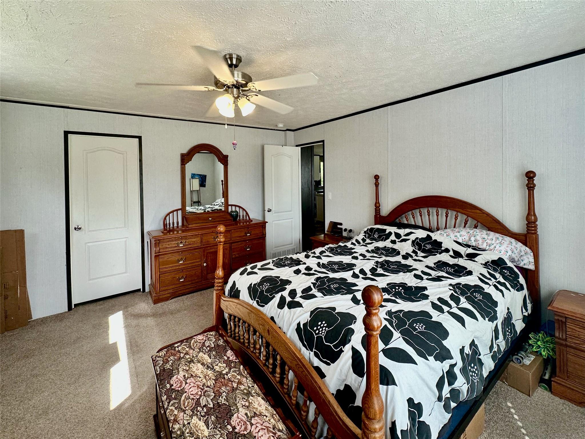 815 Track Rd, Dale, TX 78616