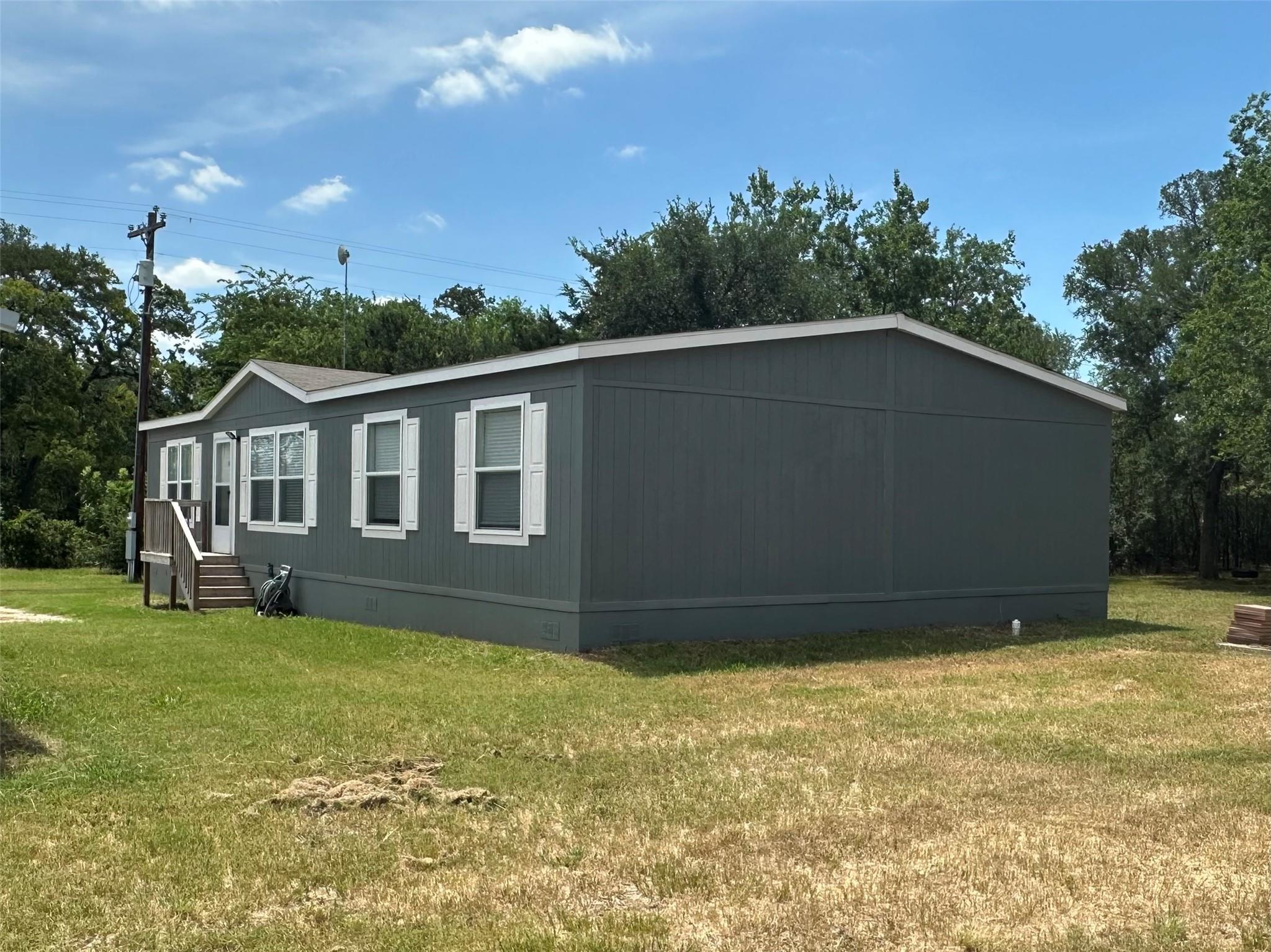 815 Track Rd, Dale, TX 78616