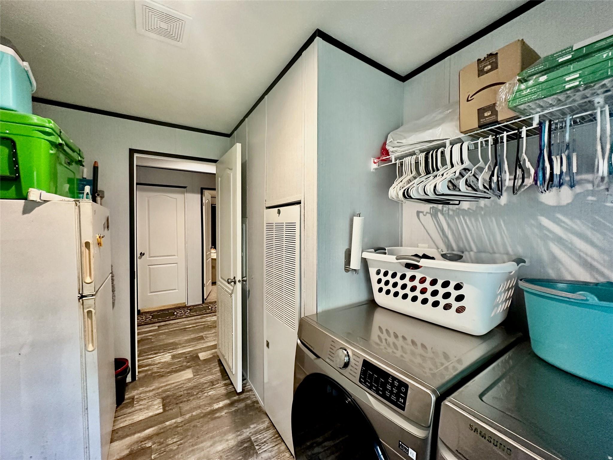815 Track Rd, Dale, TX 78616