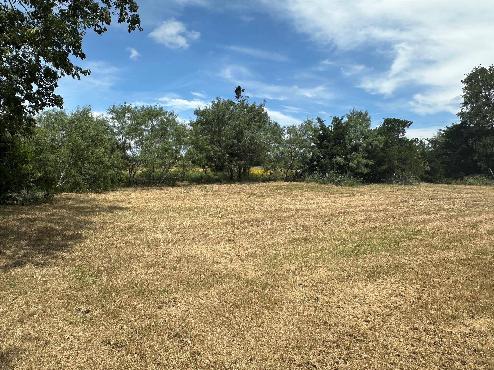 815 Track Rd, Dale, TX 78616