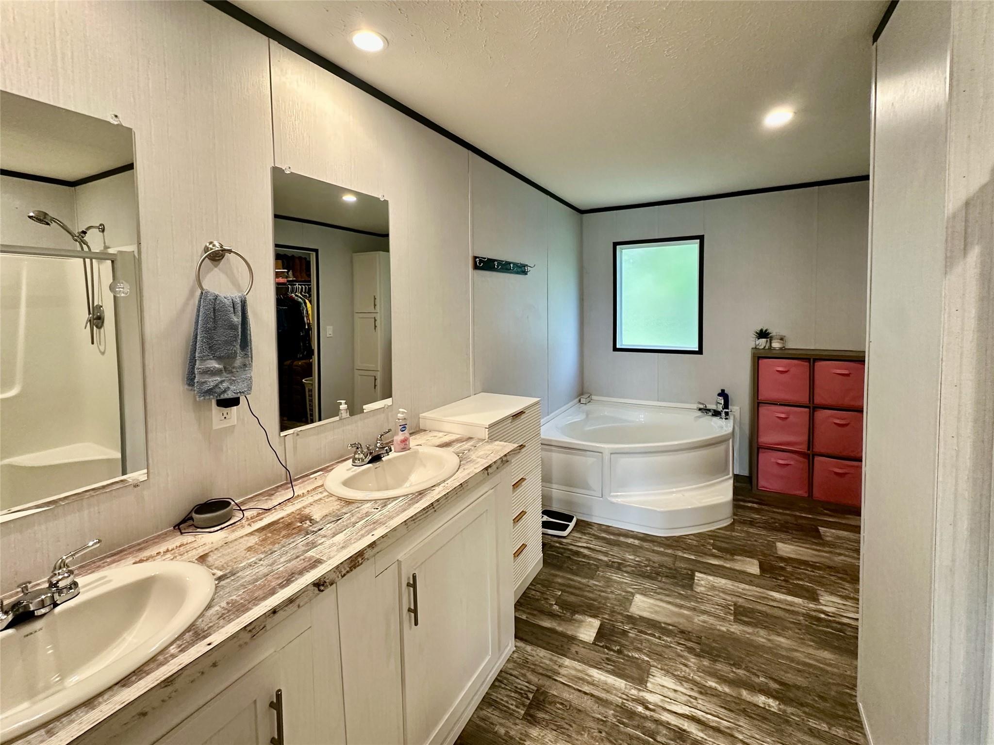 815 Track Rd, Dale, TX 78616