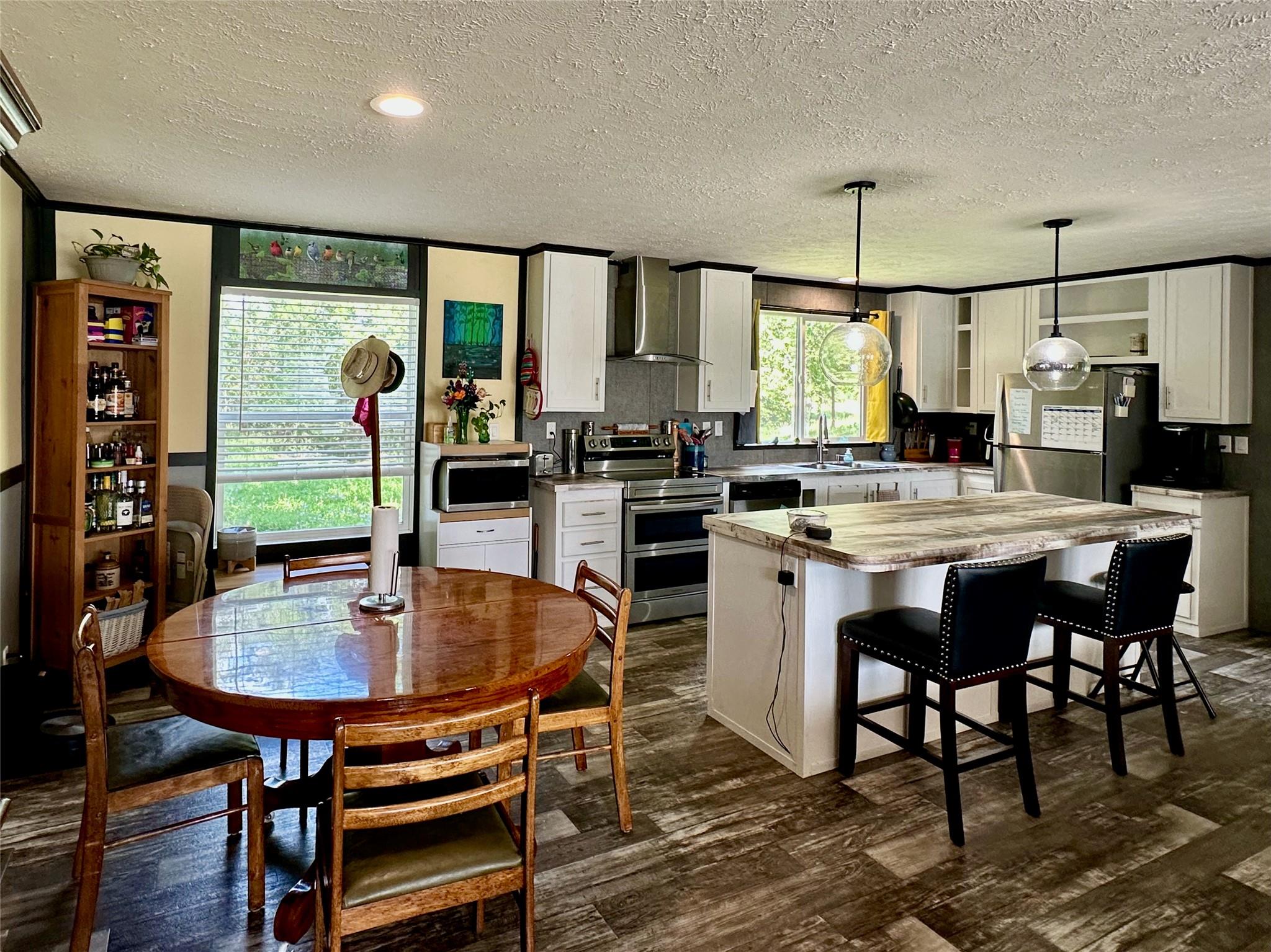 815 Track Rd, Dale, TX 78616