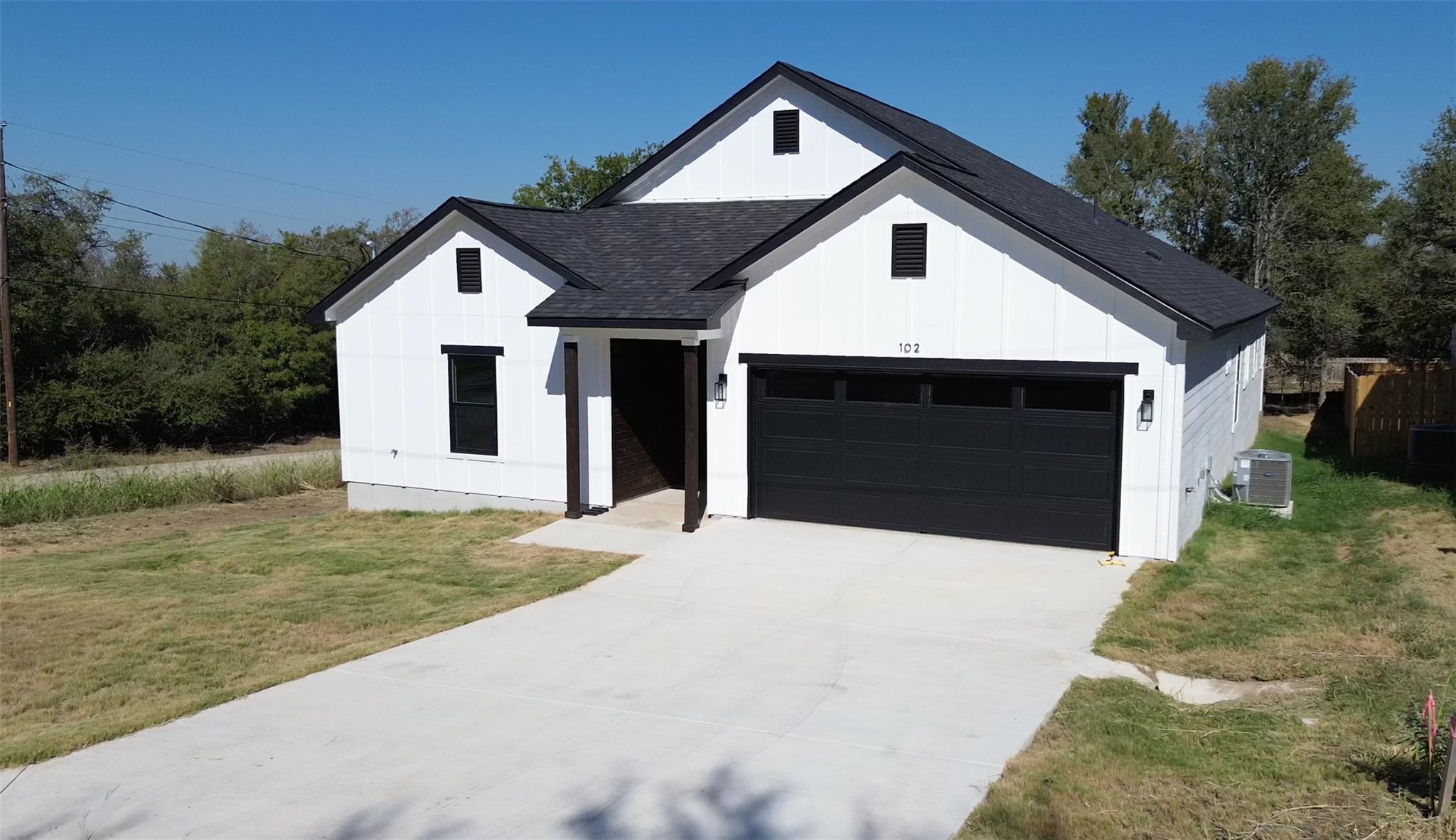 102 Halawa Ct, Bastrop, TX 78602