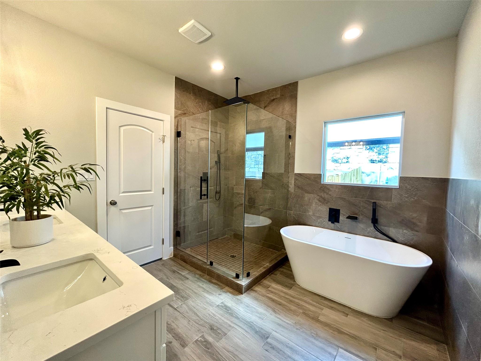 102 Halawa Ct, Bastrop, TX 78602