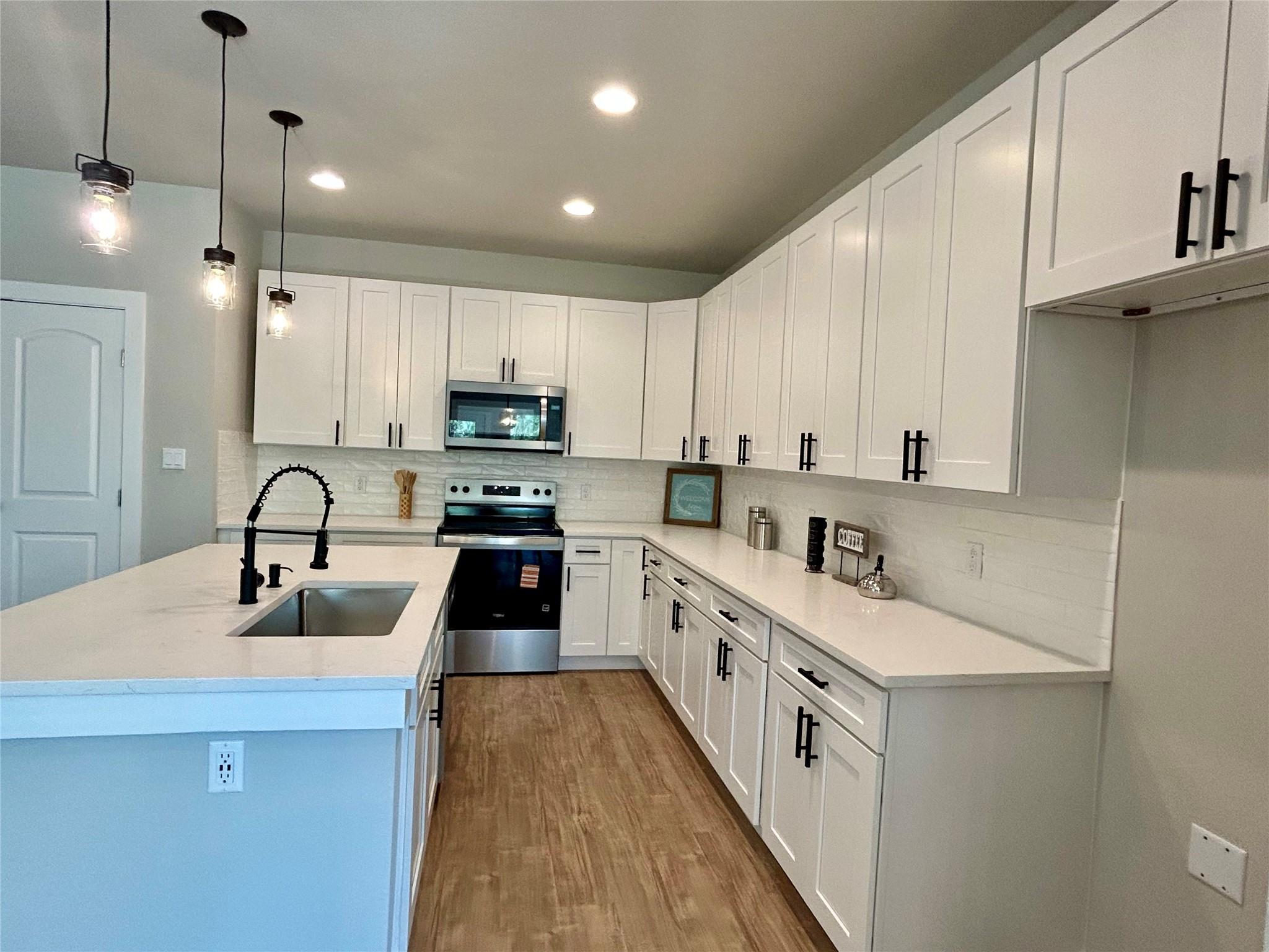 102 Halawa Ct, Bastrop, TX 78602